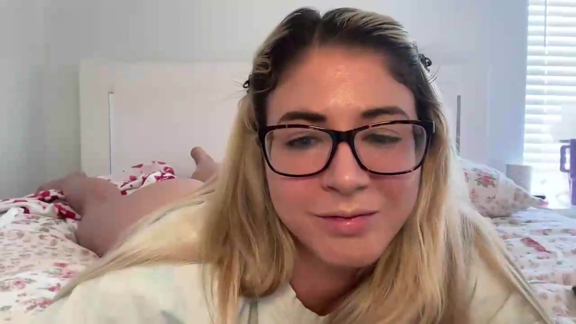 Gallery image thumbnail from KendallK1's myfreecams stream on, 06/22/2026, 19:19 image 5 of 20