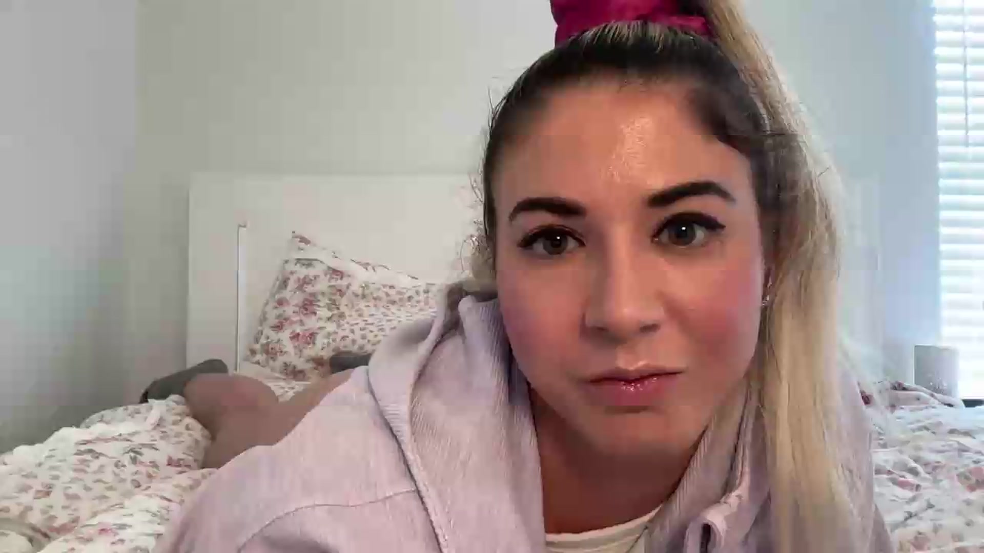 Gallery image thumbnail from KendallK1's myfreecams stream on, 06/24/2026, 16:11 image 18 of 20