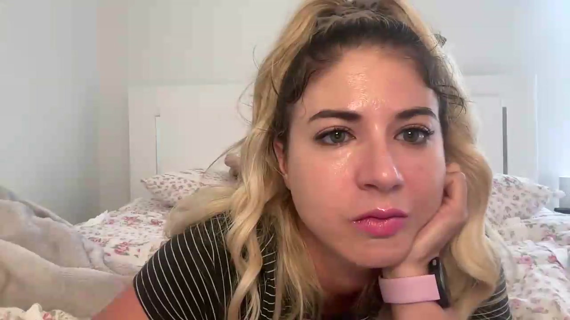 Gallery image thumbnail from KendallK1's myfreecams stream on, 06/30/2026, 16:19 image 13 of 20