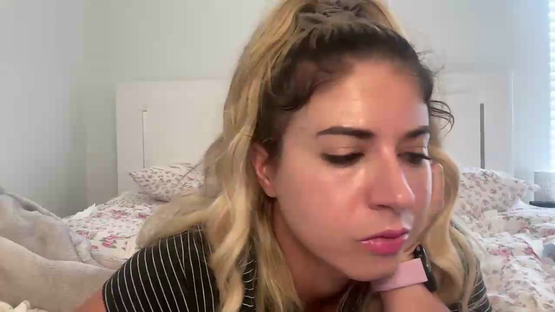 Gallery image thumbnail from KendallK1's myfreecams stream on, 06/30/2026, 16:19 image 16 of 20