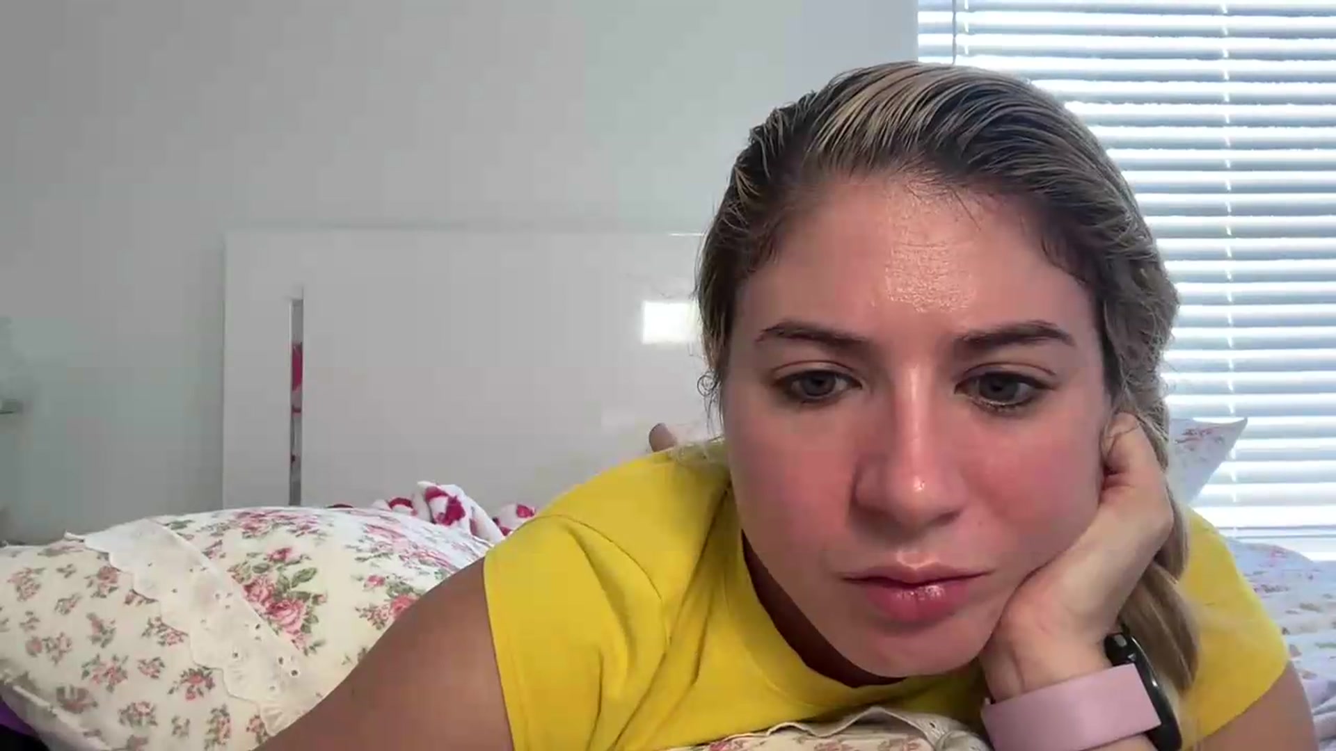 Gallery image thumbnail from KendallK1's myfreecams stream on, 08/15/2026, 17:53 image 13 of 20