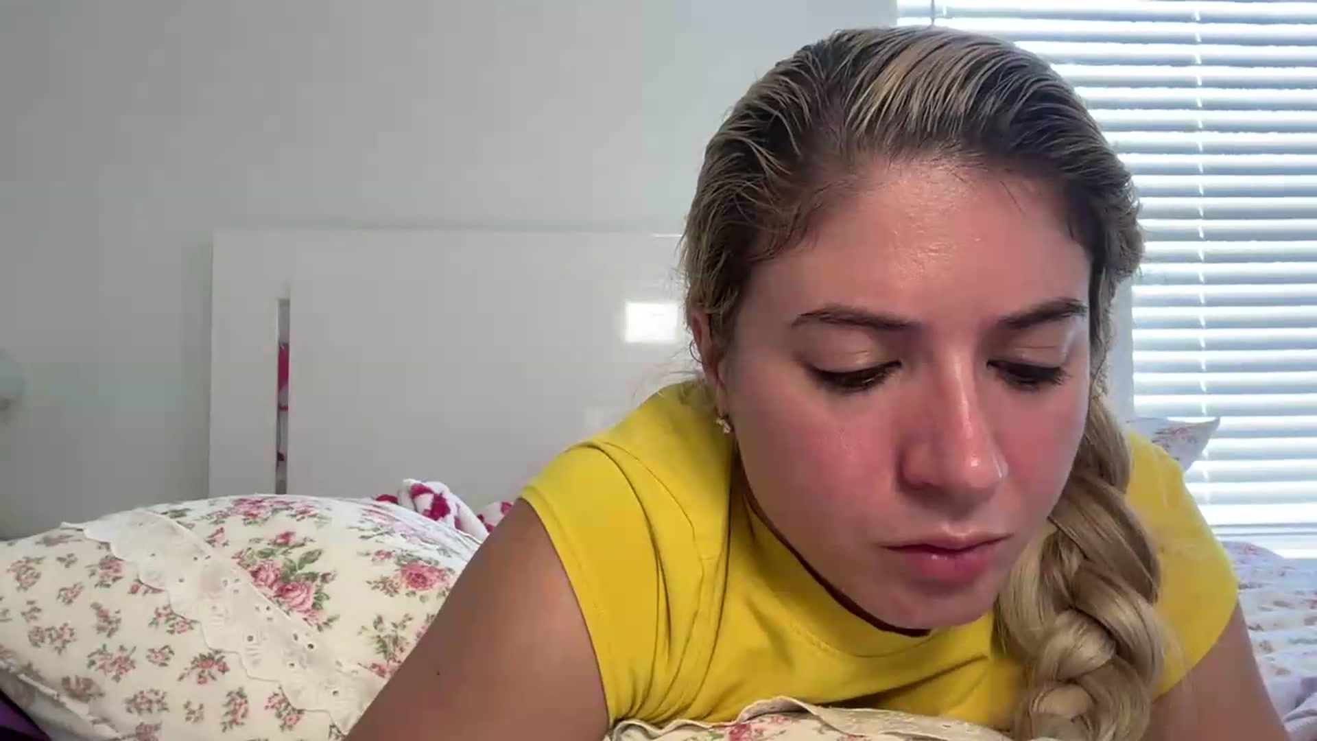 Gallery image thumbnail from KendallK1's myfreecams stream on, 08/15/2026, 17:53 image 12 of 20