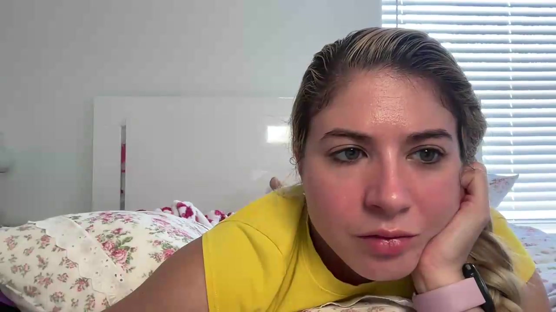 Gallery image thumbnail from KendallK1's myfreecams stream on, 08/15/2026, 17:53 image 14 of 20