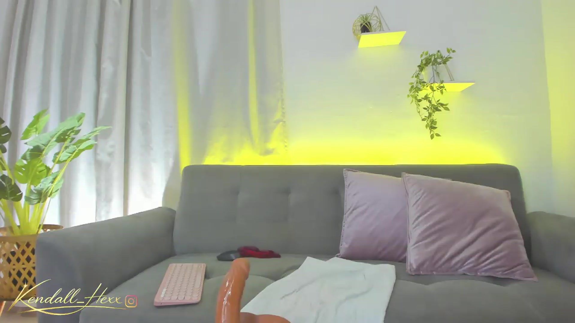 Gallery image thumbnail from Kendall_hexx's myfreecams stream on, 06/18/2026, 20:06 image 6 of 20