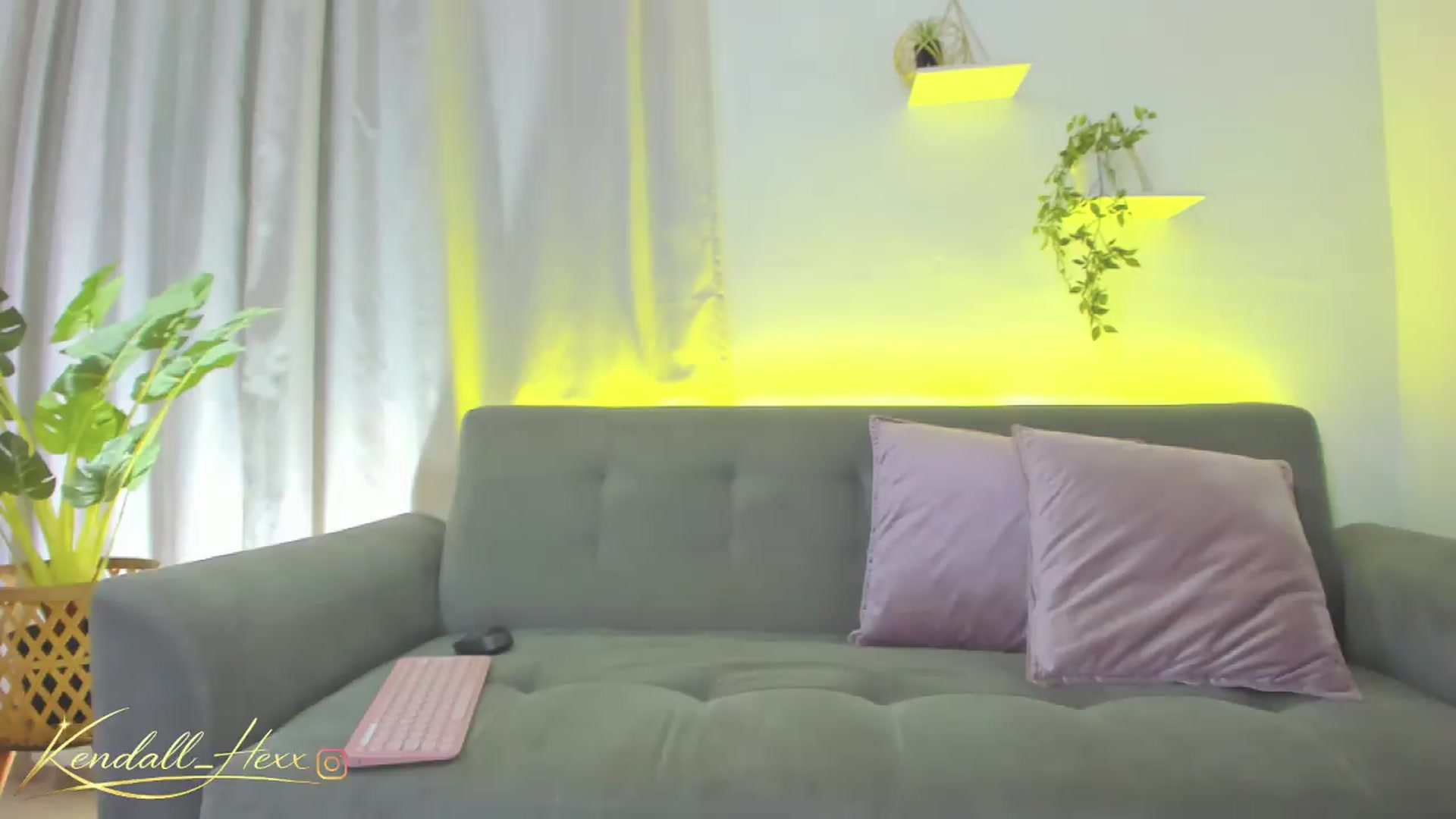 Gallery image thumbnail from Kendall_hexx's myfreecams stream on, 06/18/2026, 20:06 image 15 of 20