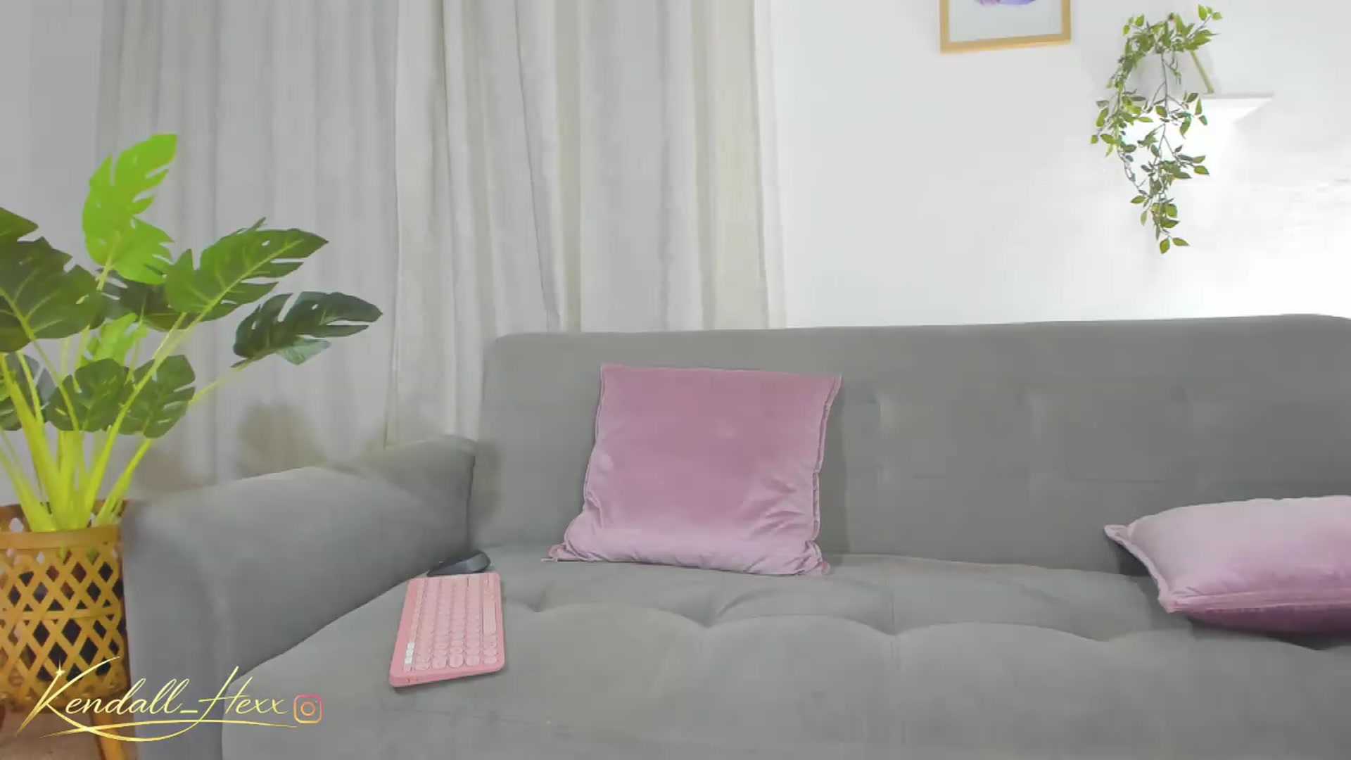 Gallery image thumbnail from Kendall_hexx's myfreecams stream on, 06/25/2026, 17:19 image 9 of 20