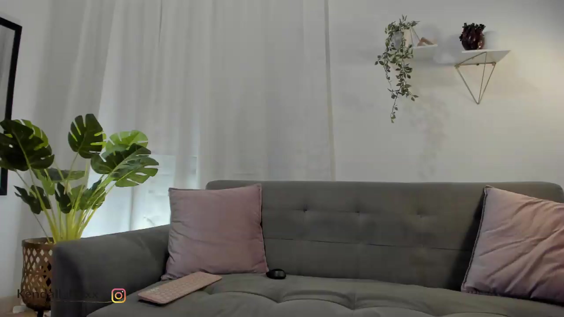 Gallery image thumbnail from Kendall_hexx's myfreecams stream on, 07/06/2026, 19:08 image 10 of 20