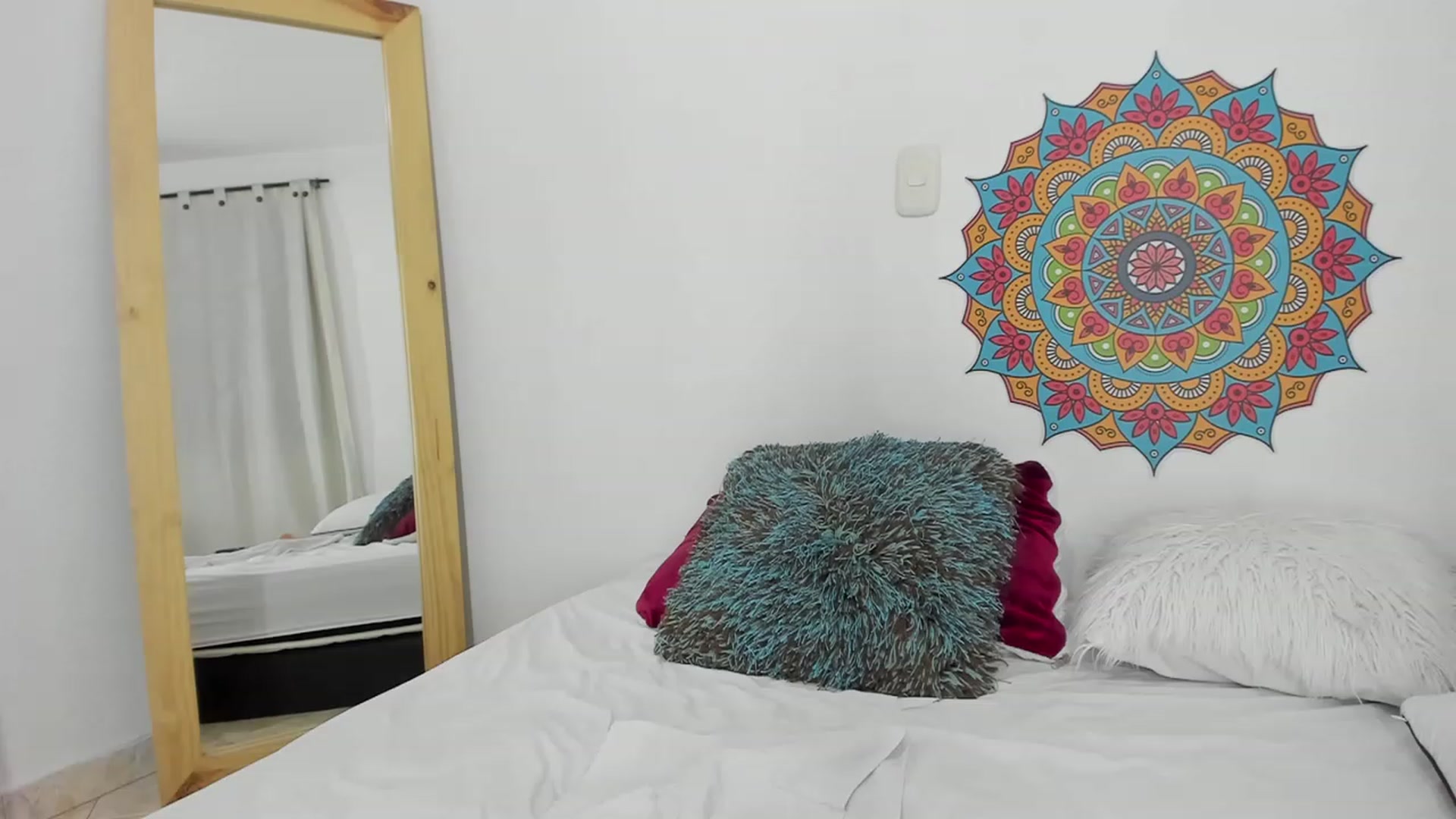Gallery image thumbnail from Kendall_luv's myfreecams stream on, 12/29/2023, 01:41 image 8 of 20