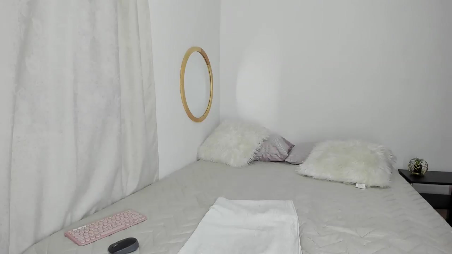 Gallery image thumbnail from Kendallhexx's myfreecams stream on, 05/06/2026, 17:13 image 12 of 20