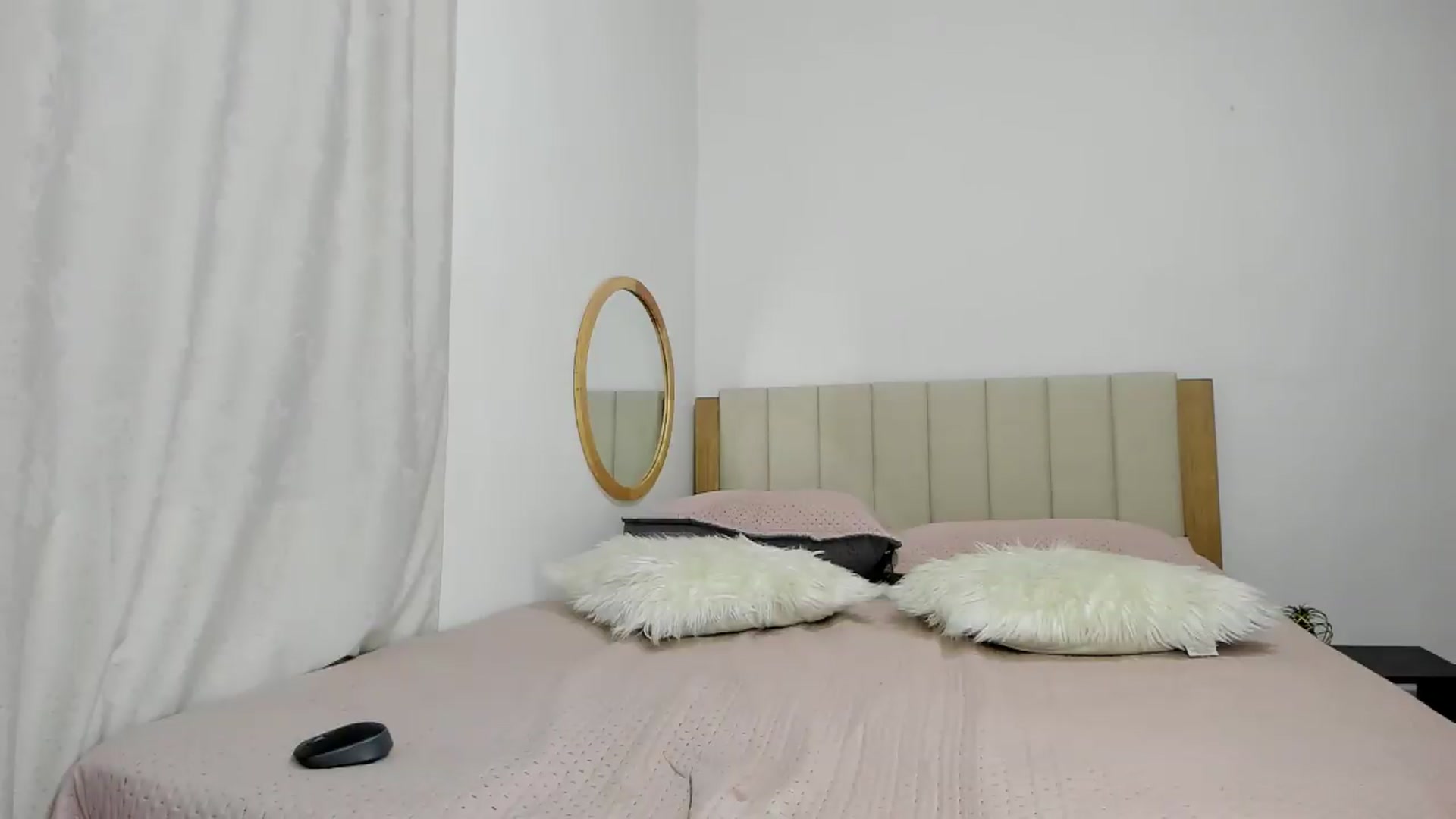 Gallery image thumbnail from Kendallhexx's myfreecams stream on, 05/24/2026, 19:20 image 17 of 20
