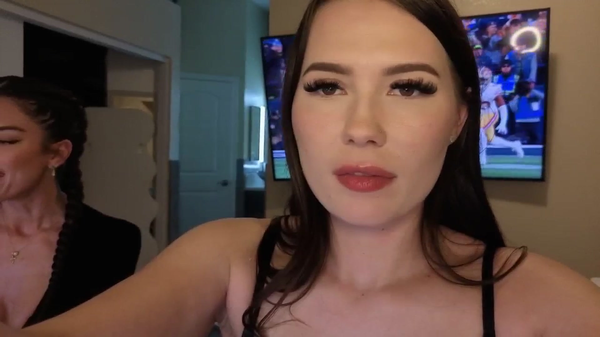 Gallery image thumbnail from Kendallmoore's myfreecams stream on, 01/18/2026, 03:01 image 8 of 20