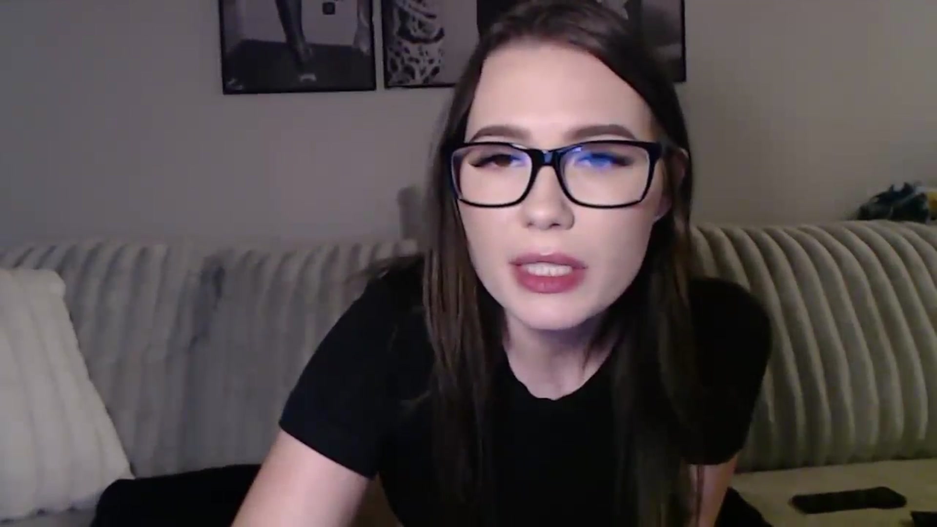 Gallery image thumbnail from Kendallmoore's myfreecams stream on, 03/31/2026, 04:39 image 17 of 20