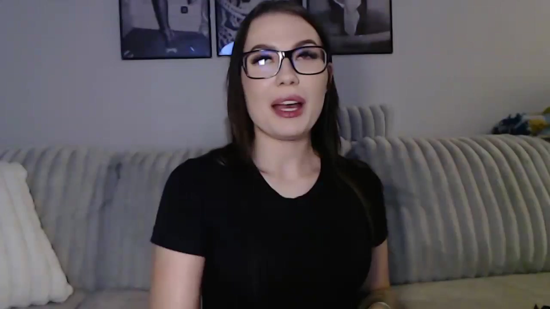 Gallery image thumbnail from Kendallmoore's myfreecams stream on, 03/31/2026, 04:39 image 2 of 20