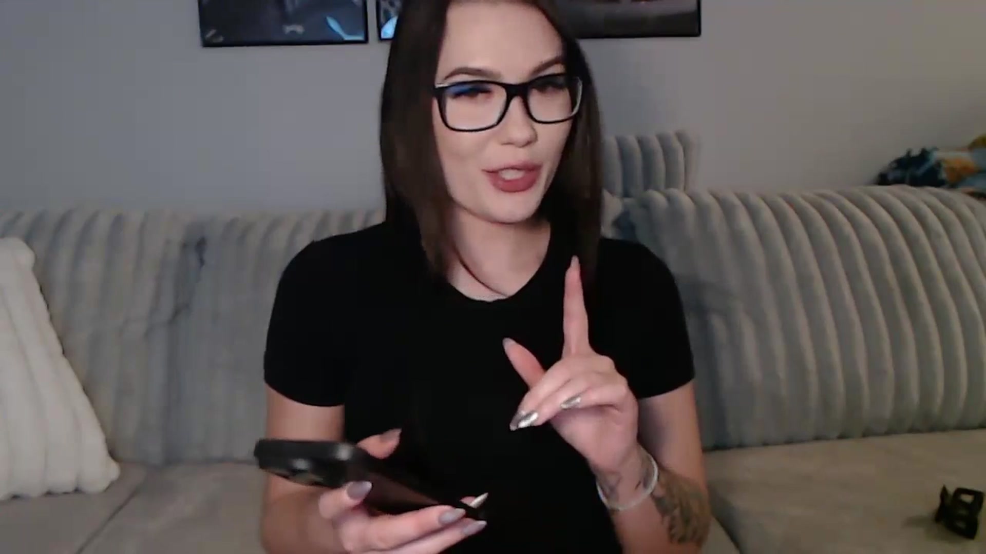 Gallery image thumbnail from Kendallmoore's myfreecams stream on, 03/31/2026, 04:39 image 5 of 20