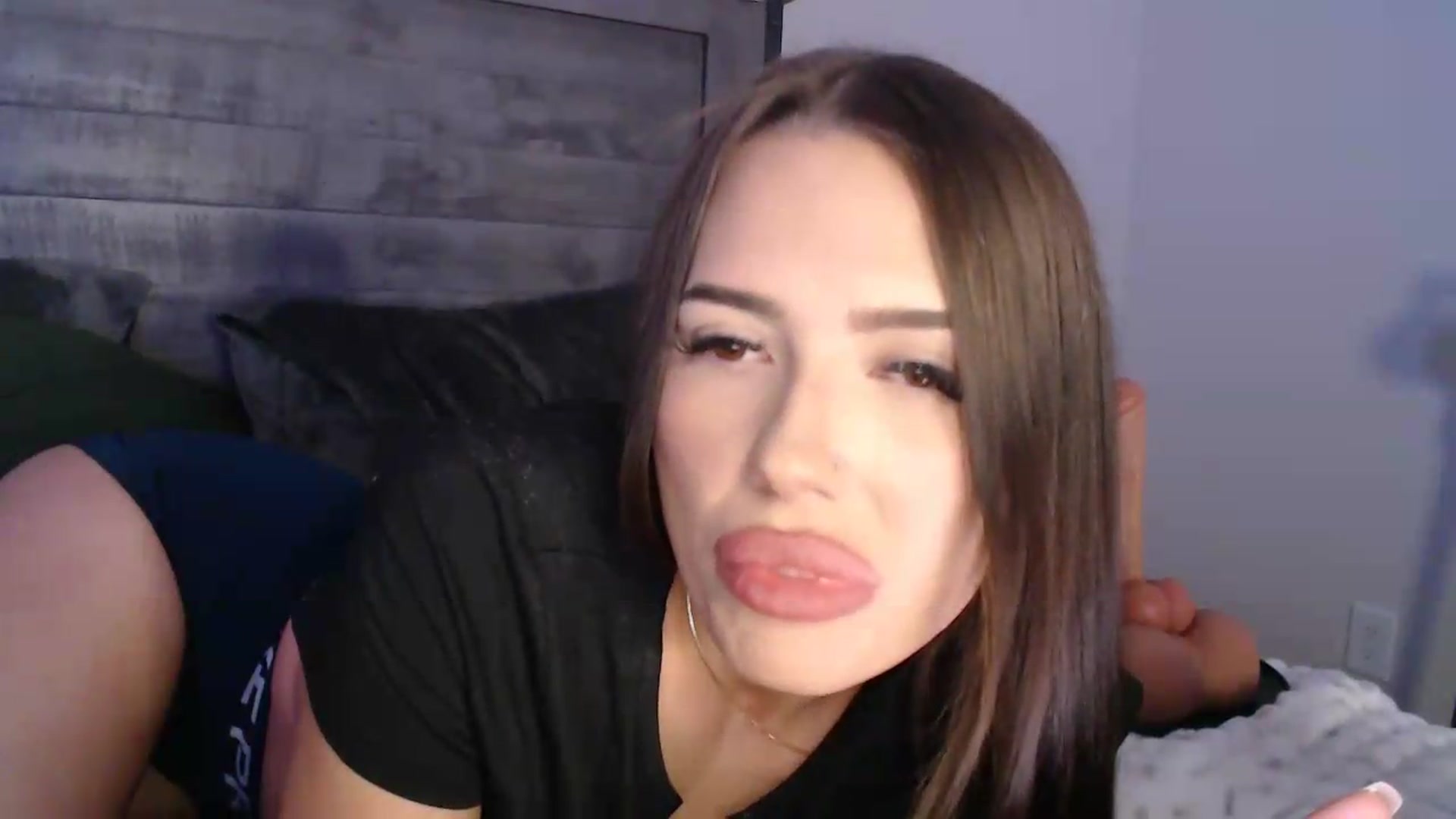 Gallery image thumbnail from Kendallmoore's myfreecams stream on, 07/20/2026, 05:24 image 14 of 20