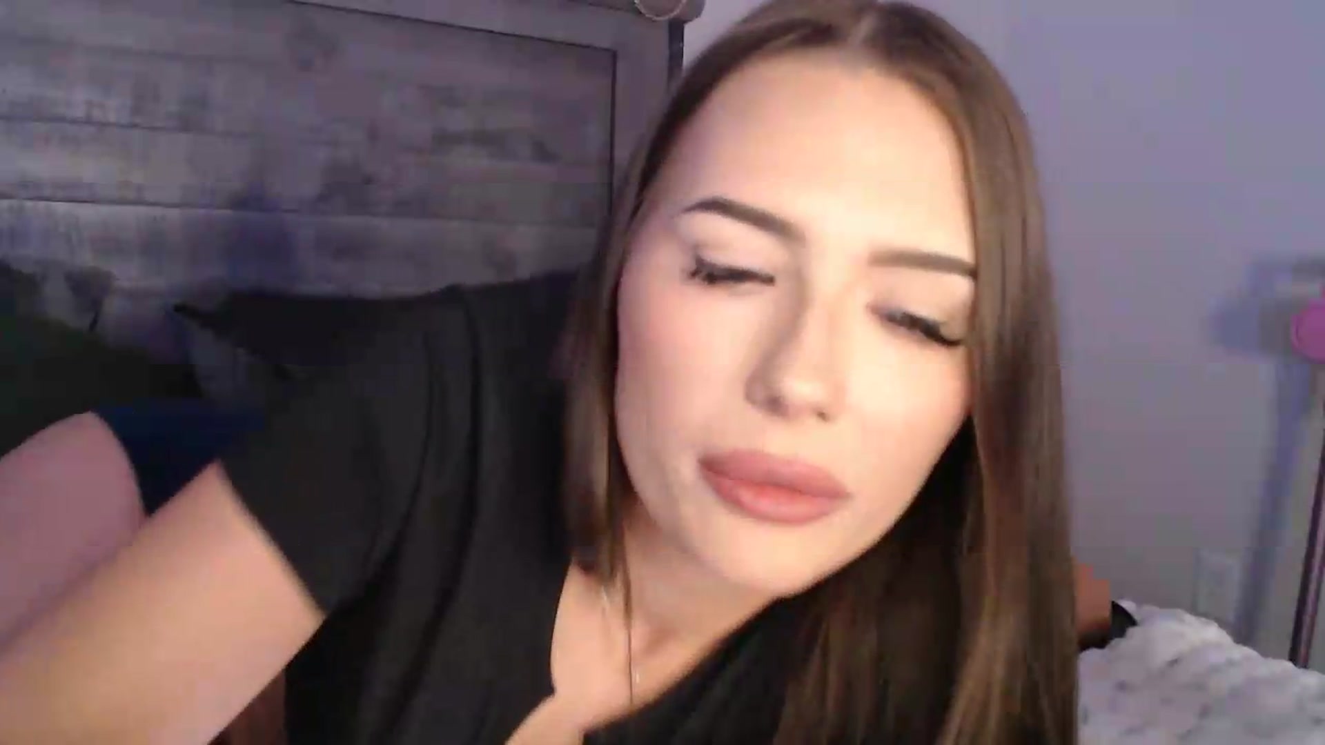 Gallery image thumbnail from Kendallmoore's myfreecams stream on, 07/20/2026, 05:24 image 17 of 20