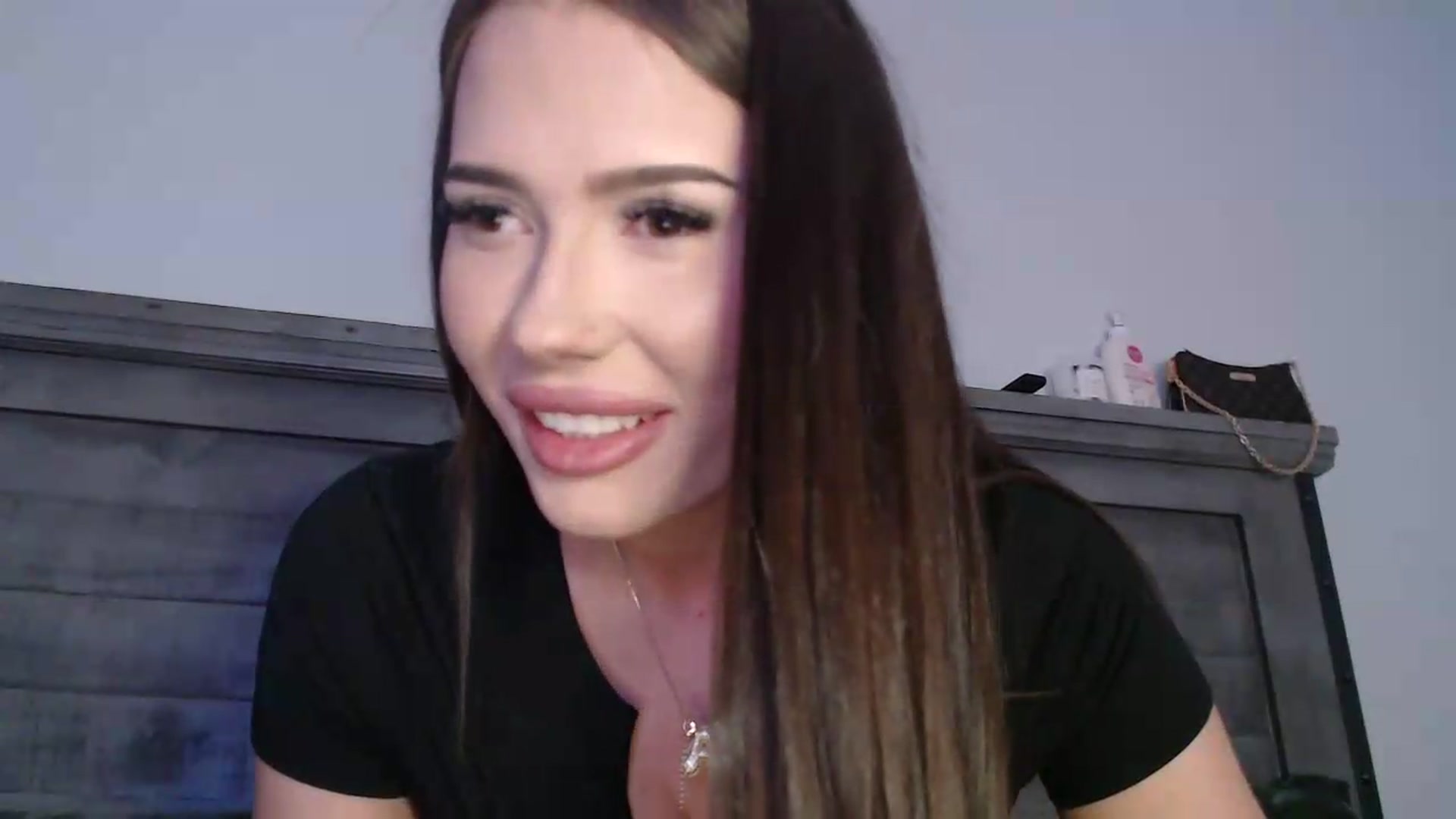 Gallery image thumbnail from Kendallmoore's myfreecams stream on, 07/20/2026, 05:45 image 17 of 20