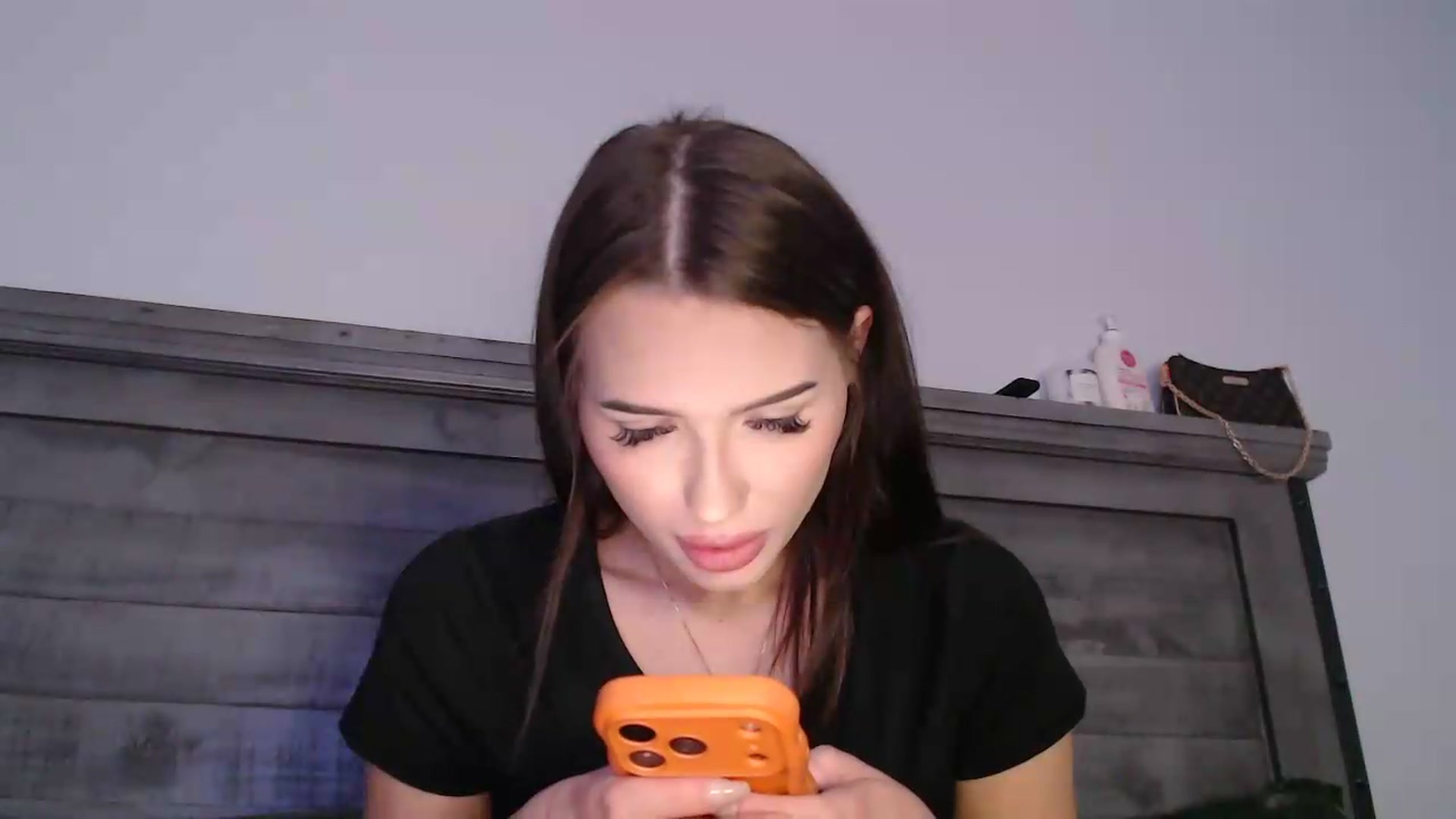 Gallery image thumbnail from Kendallmoore's myfreecams stream on, 07/20/2026, 05:45 image 14 of 20