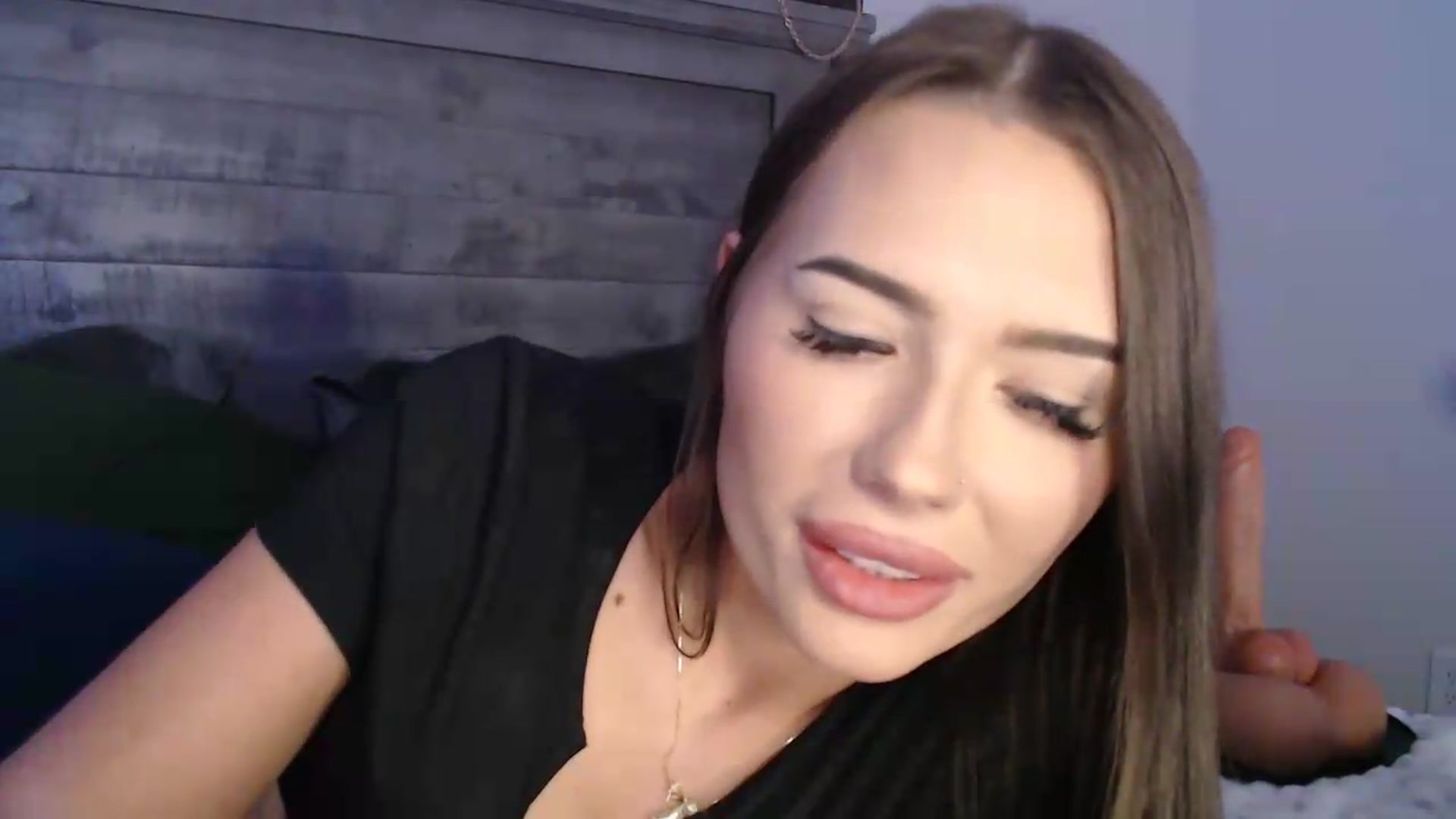 Gallery image thumbnail from Kendallmoore's myfreecams stream on, 07/20/2026, 05:45 image 5 of 20