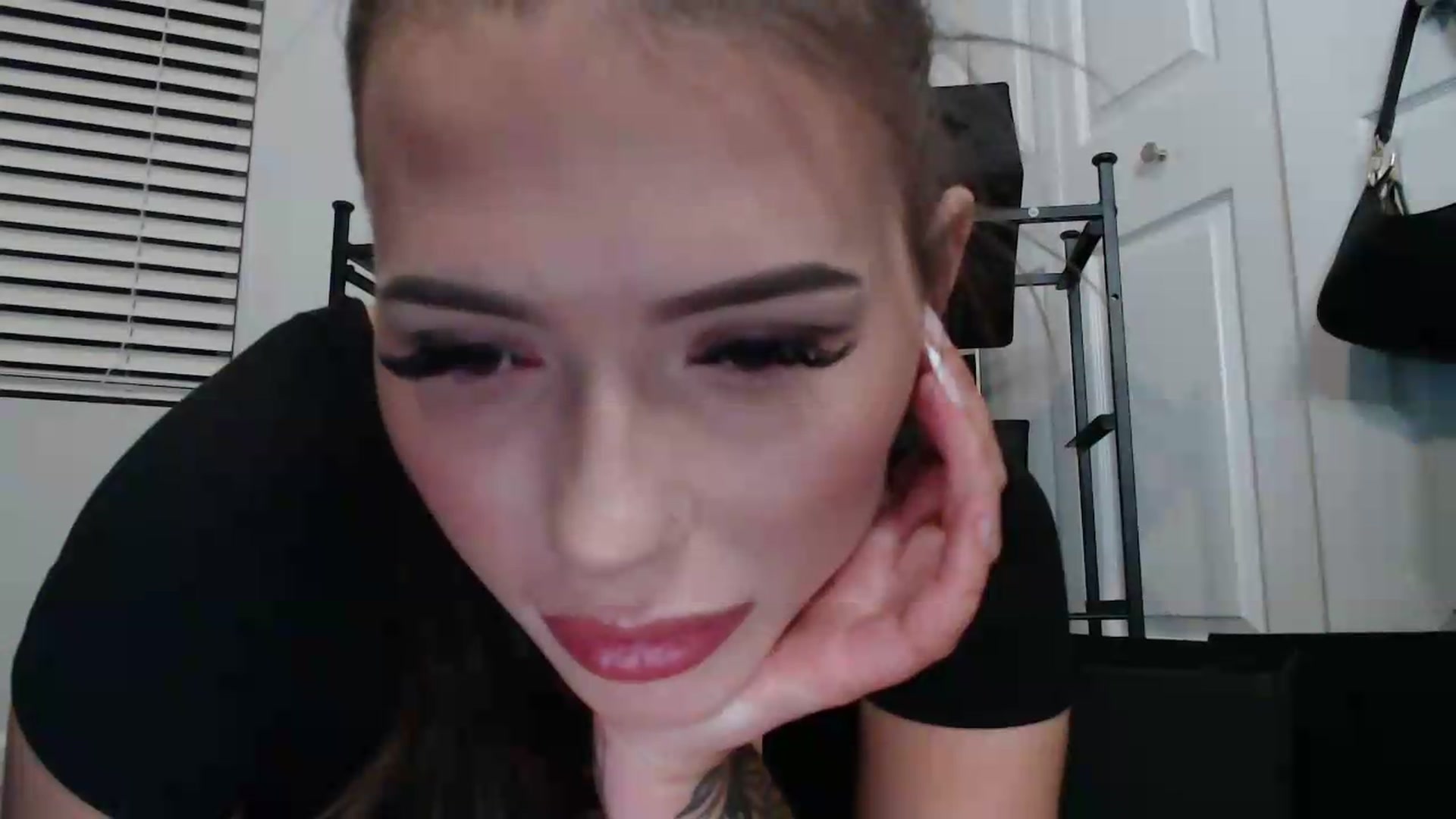 Gallery image thumbnail from Kendallmoore's myfreecams stream on, 07/28/2026, 05:52 image 14 of 20