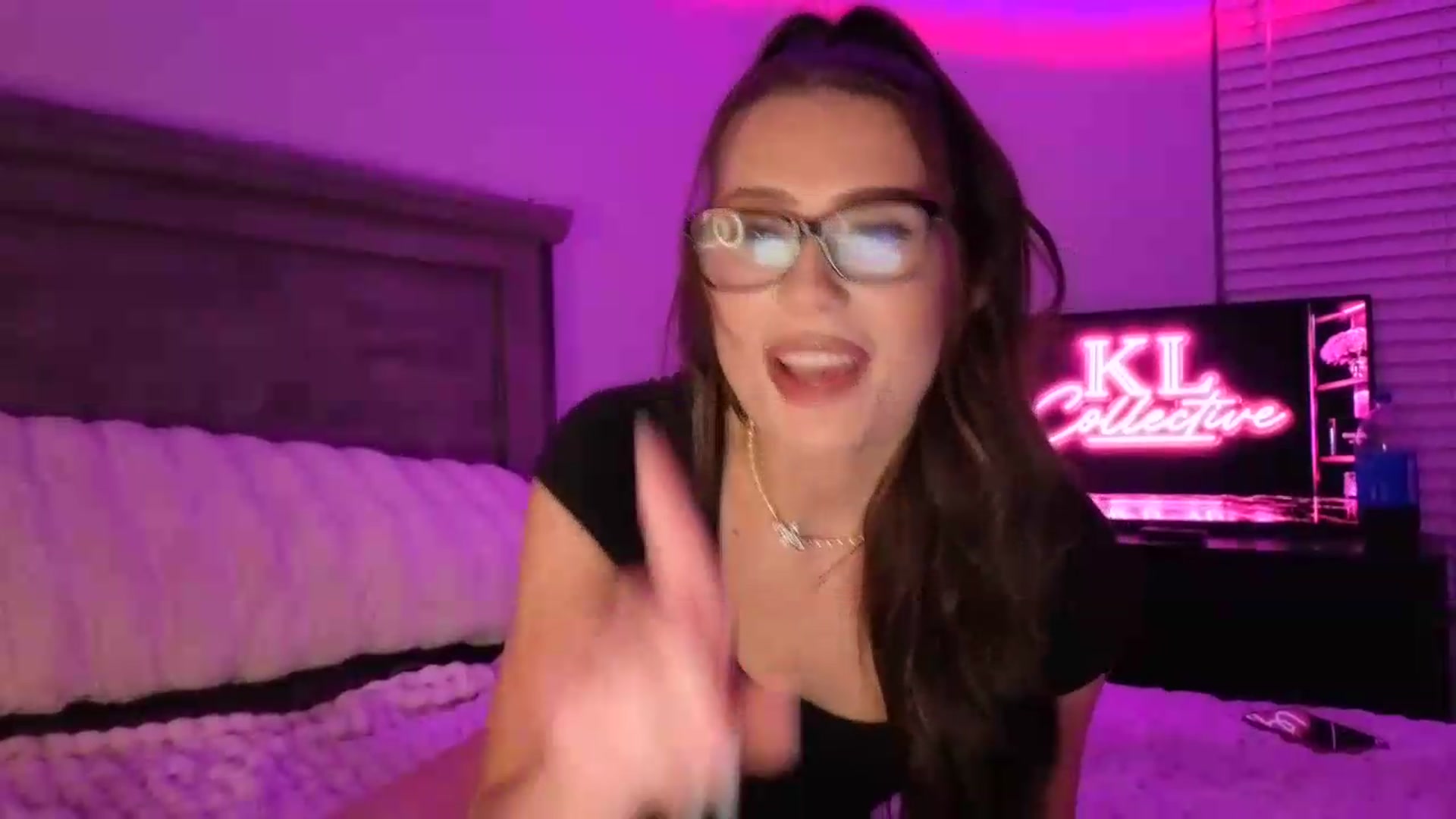 Gallery image thumbnail from Kendallmoore's myfreecams stream on, 08/06/2026, 04:39 image 3 of 20