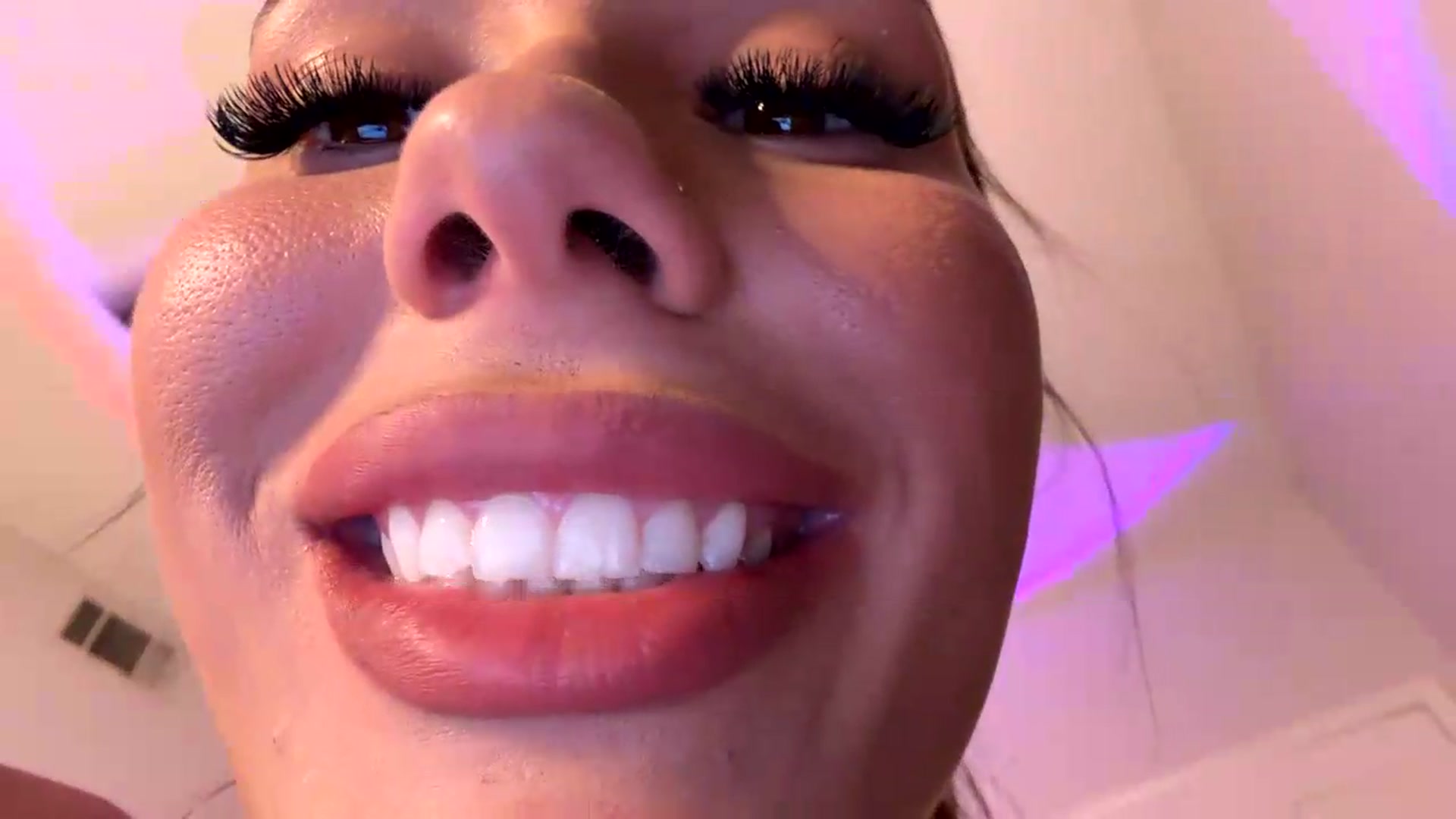 Gallery image thumbnail from Kendallmoore's myfreecams stream on, 09/09/2026, 05:43 image 2 of 20