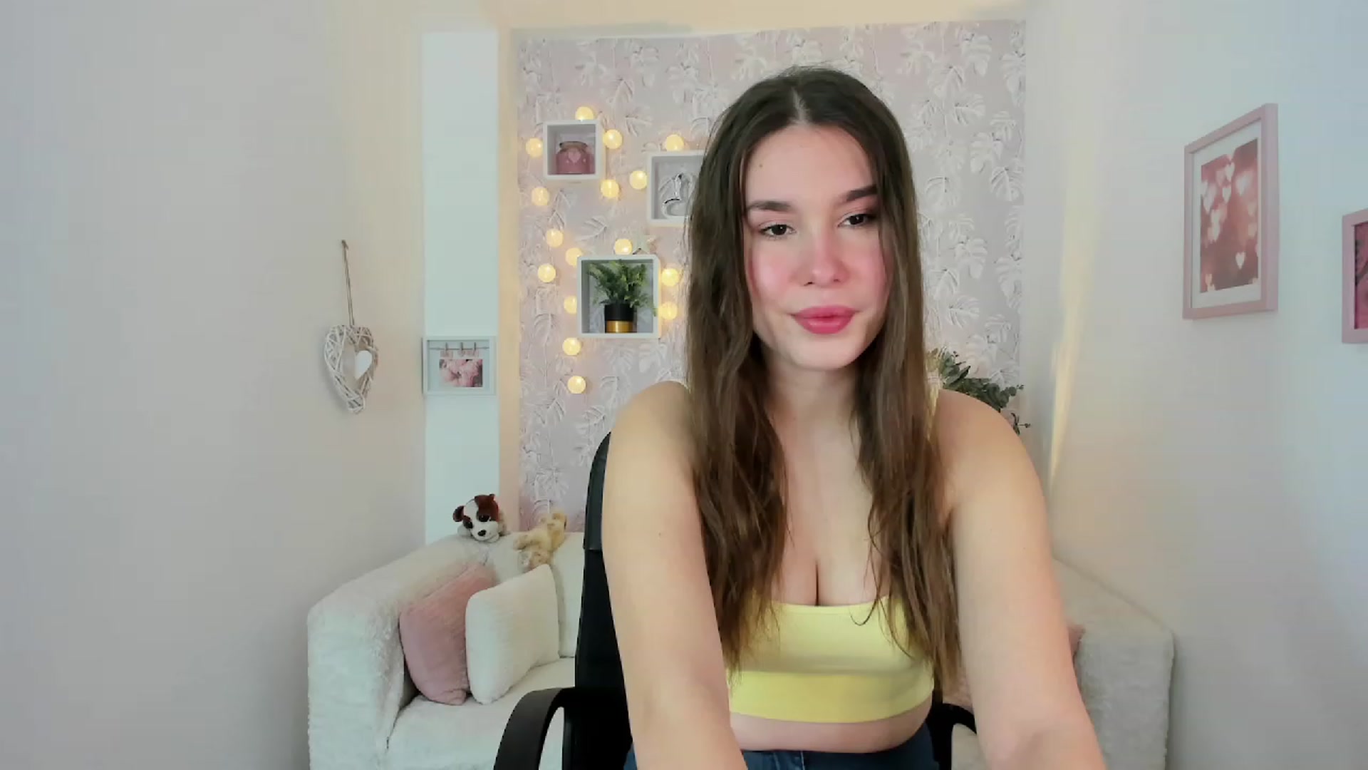 Gallery image thumbnail from KendraFerrera's myfreecams stream on, 02/07/2023, 09:38 image 1 of 20