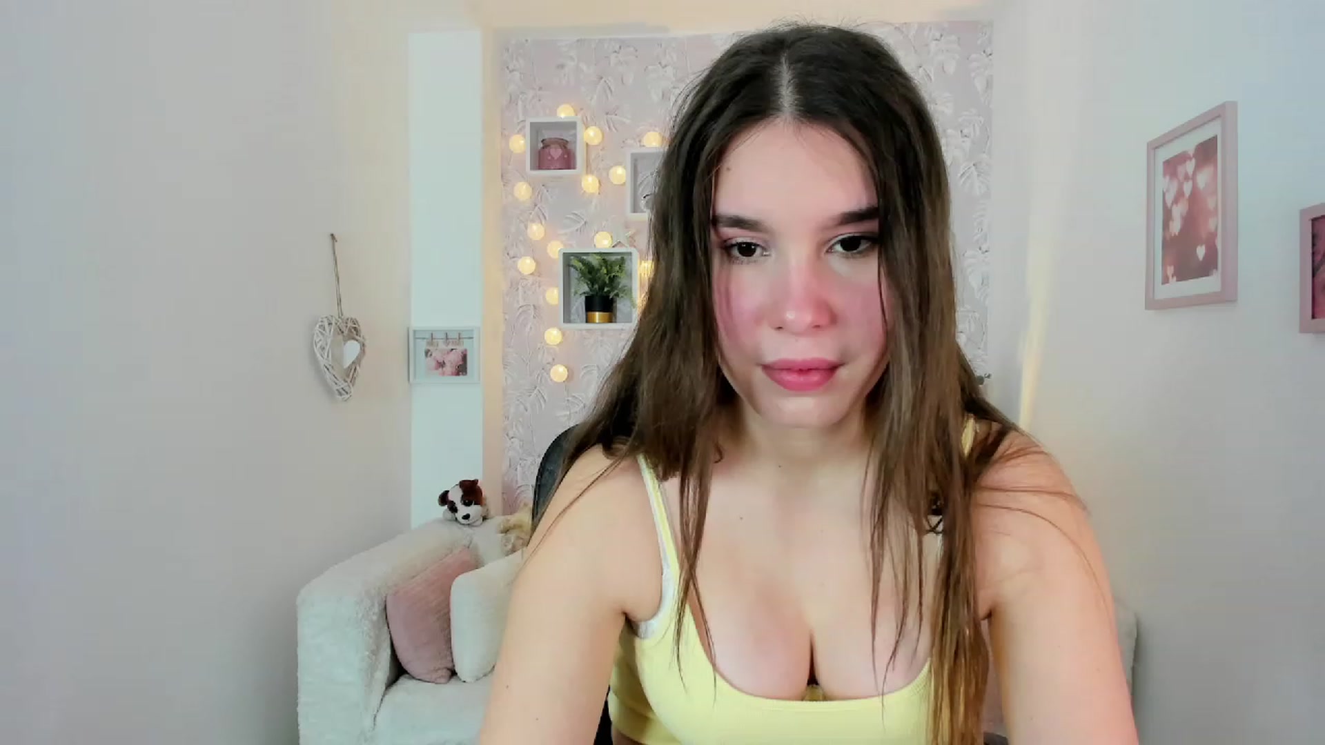 Gallery image thumbnail from KendraFerrera's myfreecams stream on, 02/07/2023, 10:51 image 17 of 20