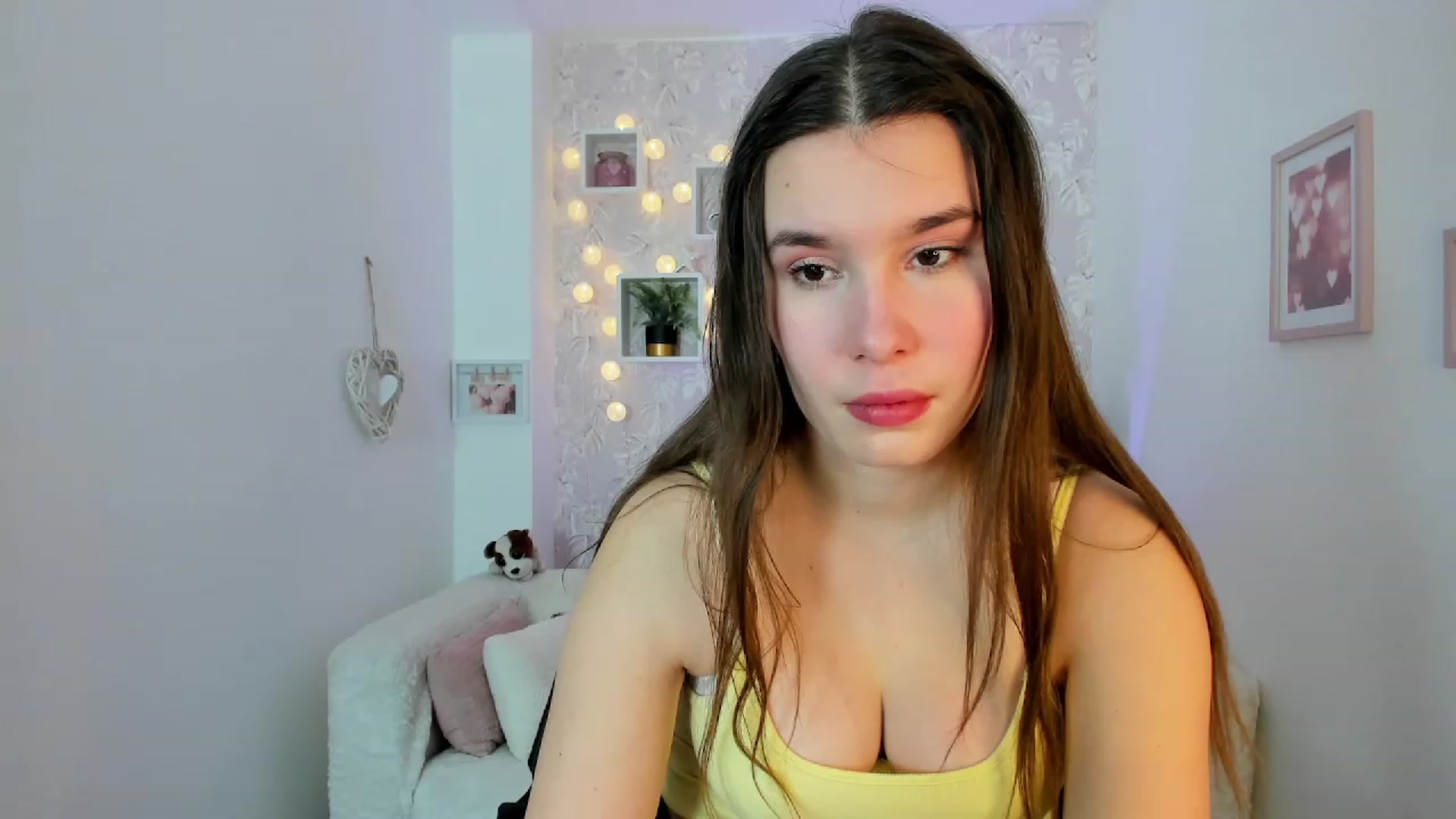 Gallery image thumbnail from KendraFerrera's myfreecams stream on, 02/09/2023, 10:07 image 17 of 20