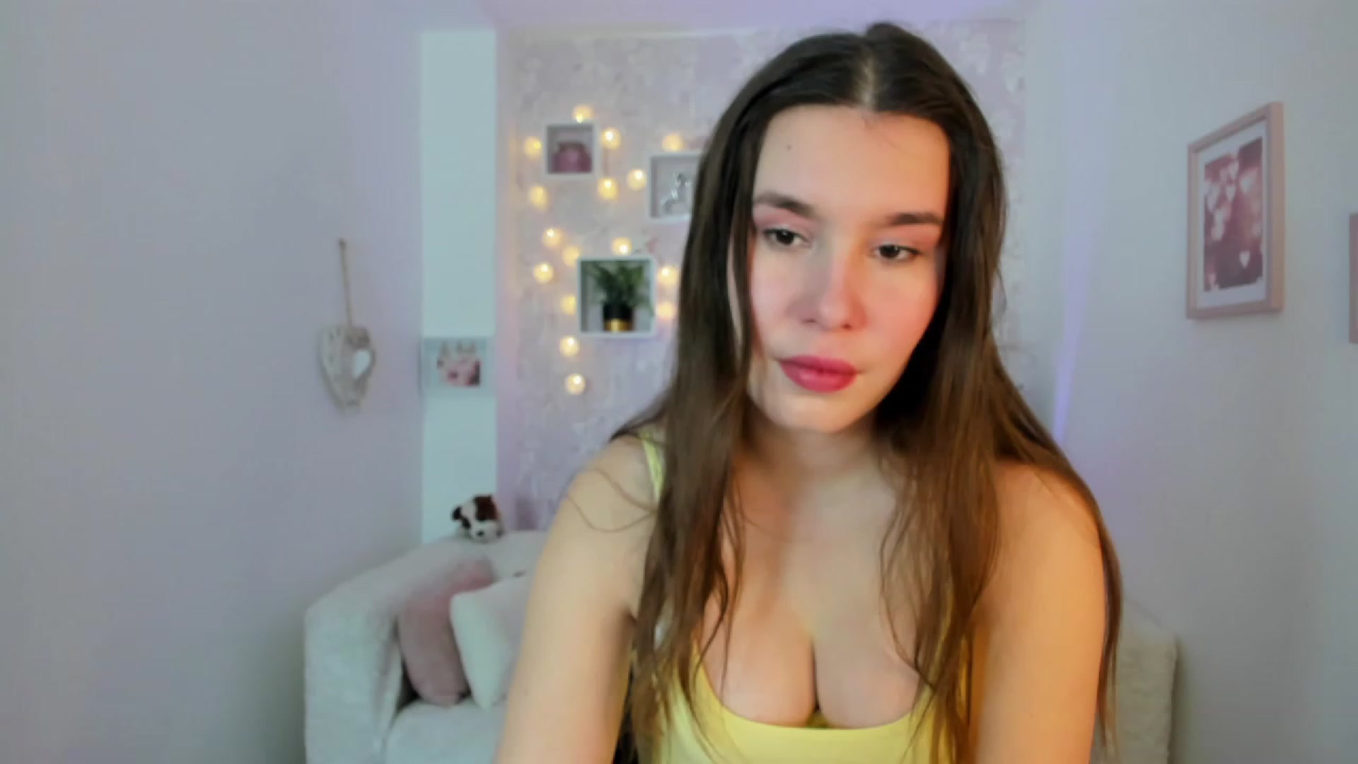 Gallery image thumbnail from KendraFerrera's myfreecams stream on, 02/09/2023, 10:07 image 12 of 20