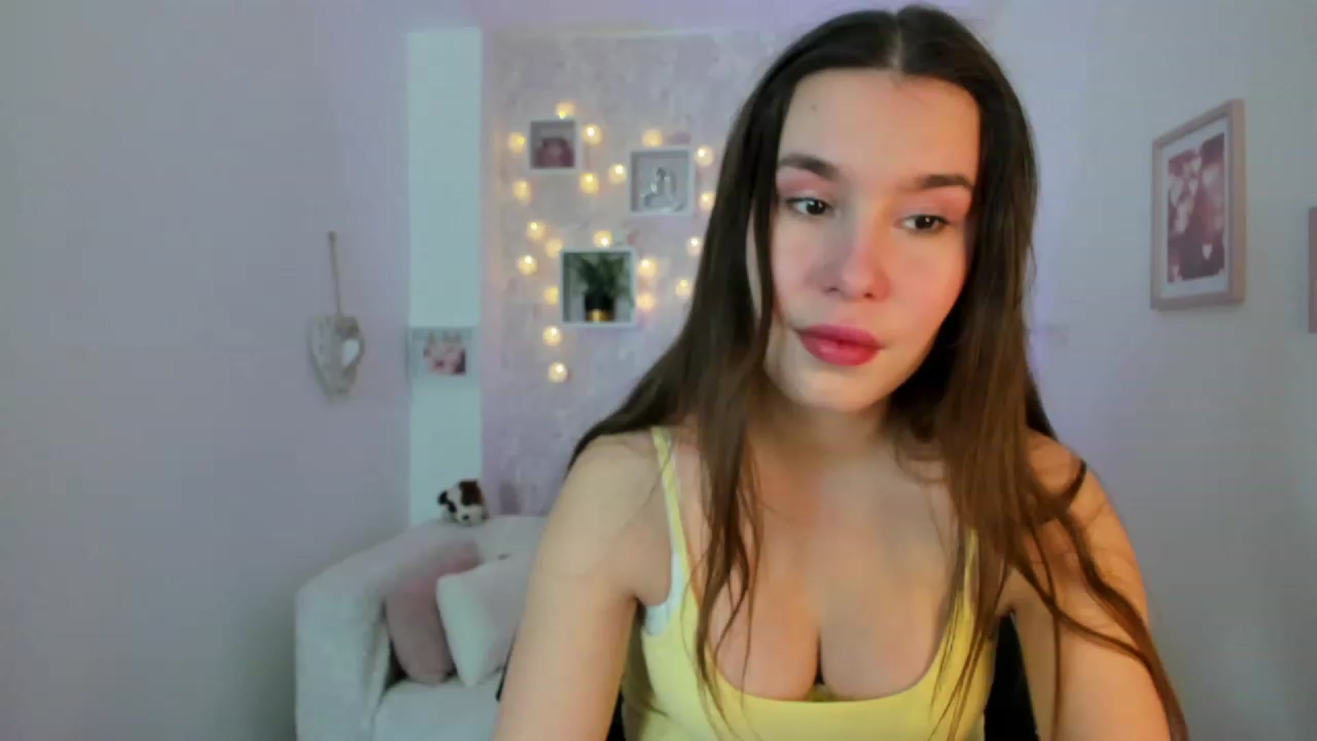 Gallery image thumbnail from KendraFerrera's myfreecams stream on, 02/09/2023, 10:07 image 10 of 20
