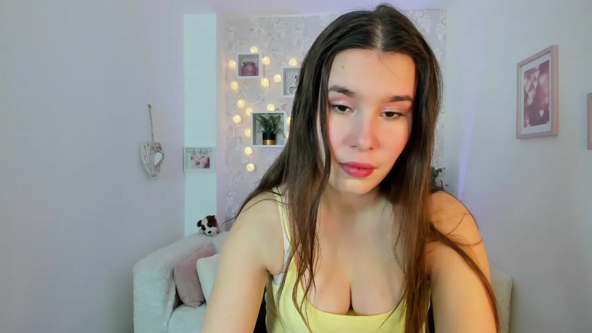 Gallery image thumbnail from KendraFerrera's myfreecams stream on, 02/09/2023, 10:07 image 18 of 20