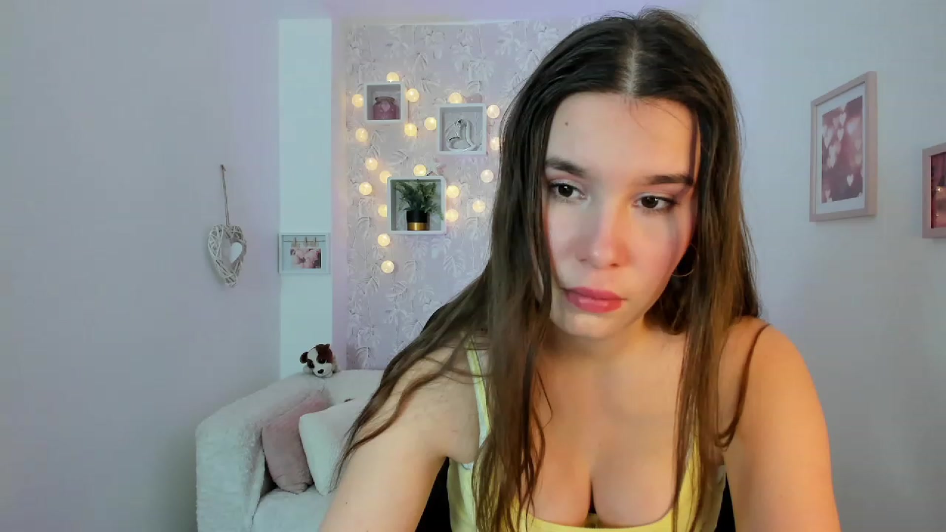 Gallery image thumbnail from KendraFerrera's myfreecams stream on, 02/09/2023, 13:30 image 12 of 20