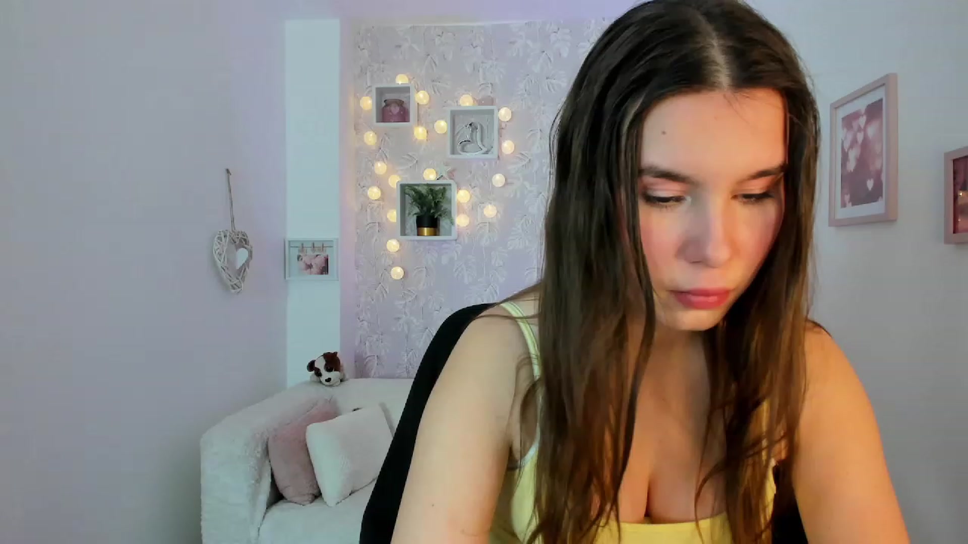Gallery image thumbnail from KendraFerrera's myfreecams stream on, 02/09/2023, 13:30 image 15 of 20