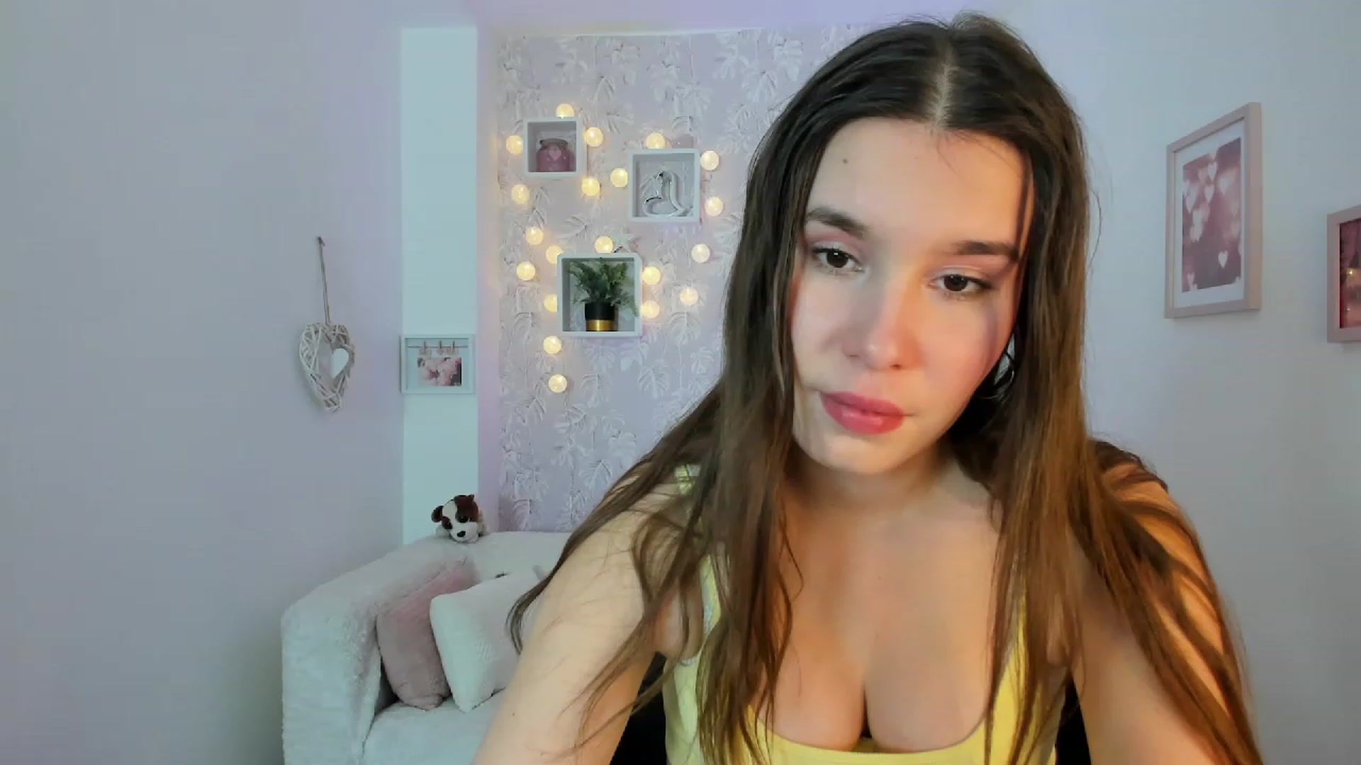 Gallery image thumbnail from KendraFerrera's myfreecams stream on, 02/09/2023, 13:30 image 13 of 20