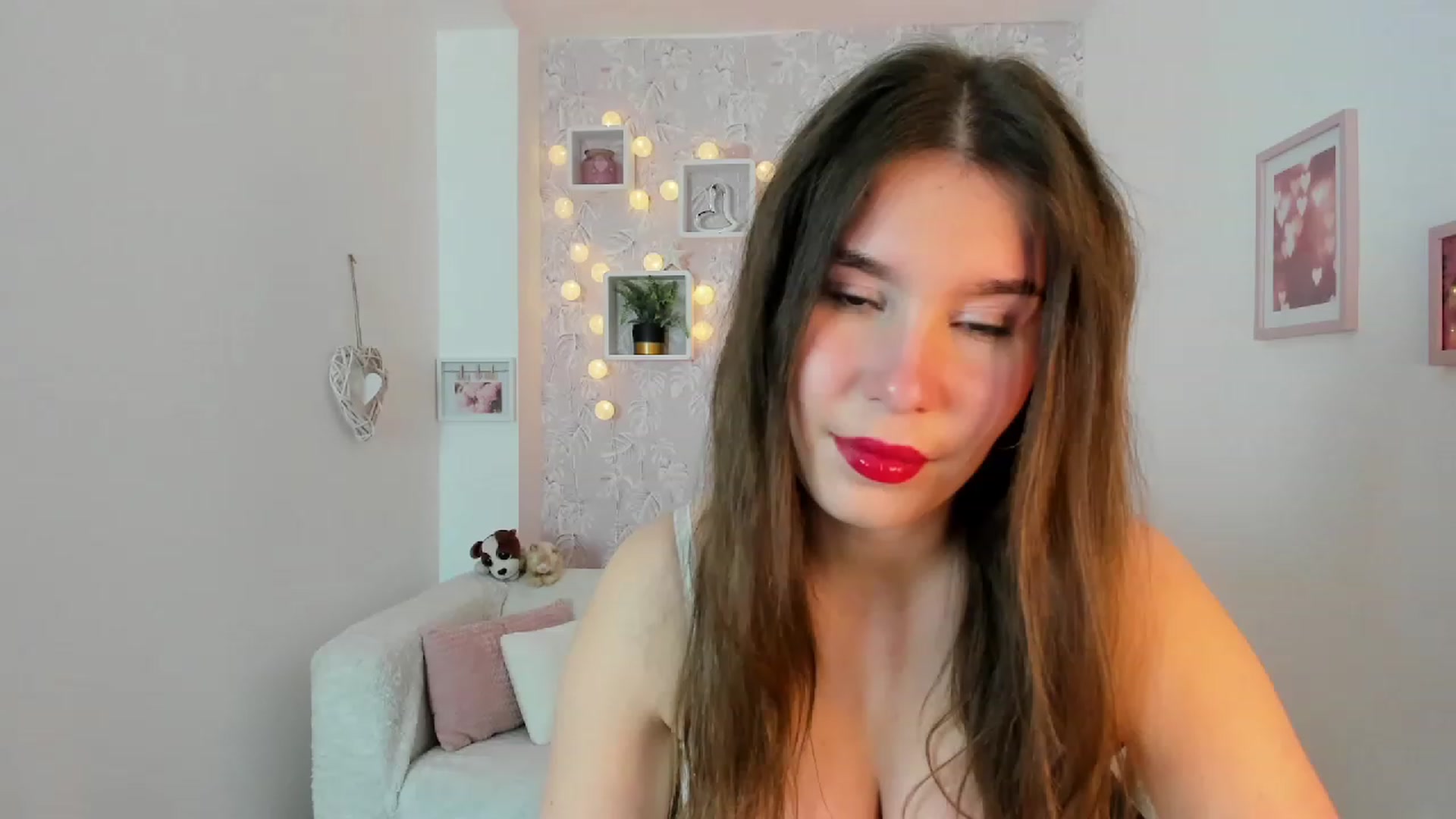 Gallery image thumbnail from KendraFerrera's myfreecams stream on, 02/14/2023, 10:03 image 19 of 20
