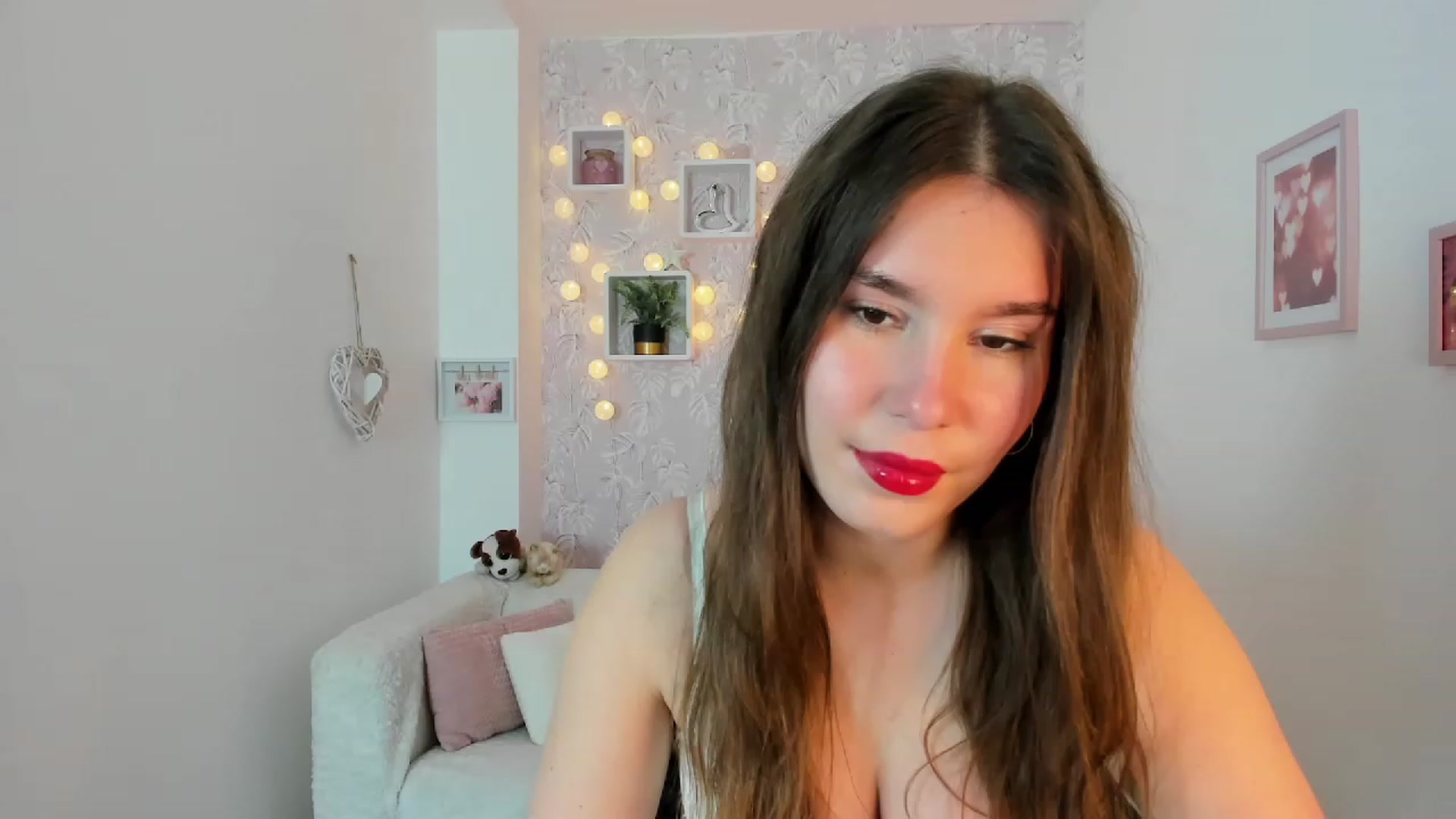 Gallery image thumbnail from KendraFerrera's myfreecams stream on, 02/14/2023, 10:03 image 18 of 20