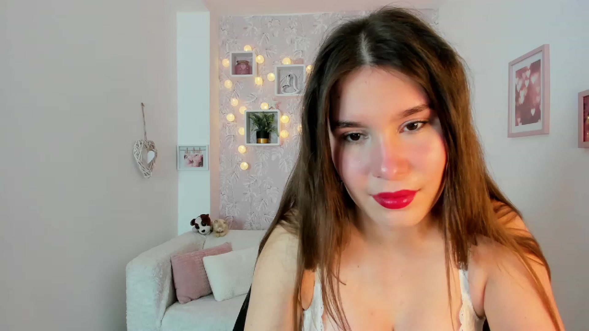 Gallery image thumbnail from KendraFerrera's myfreecams stream on, 02/14/2023, 10:37 image 8 of 20