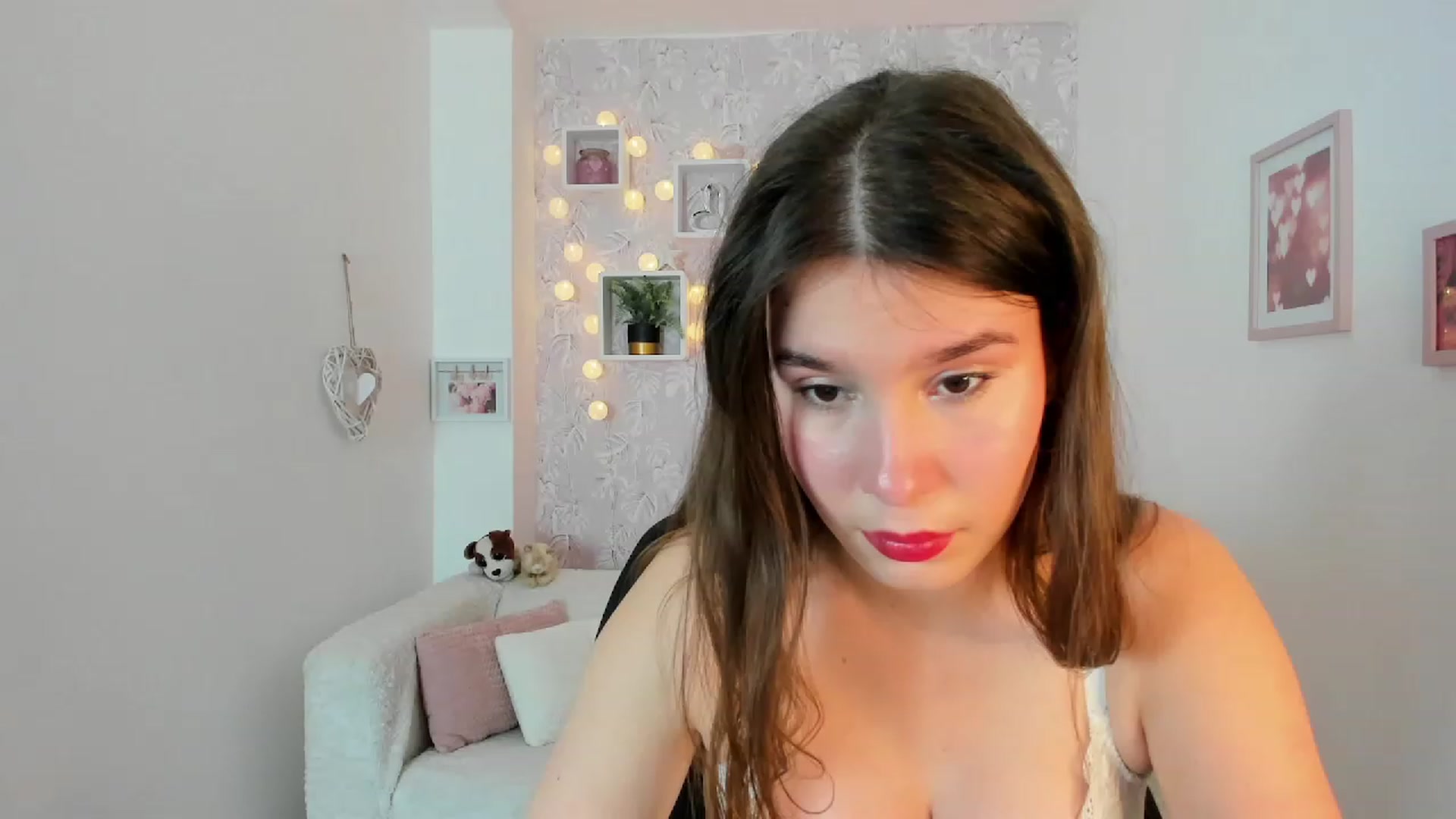 Gallery image thumbnail from KendraFerrera's myfreecams stream on, 02/14/2023, 13:41 image 8 of 20