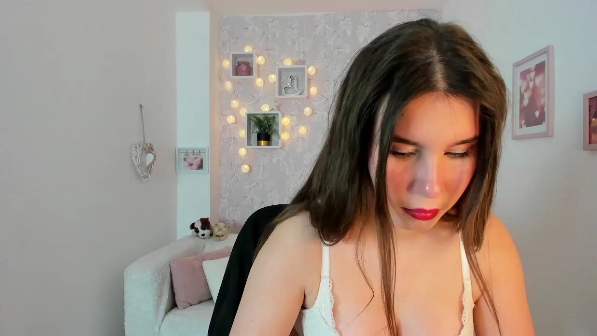Gallery image thumbnail from KendraFerrera's myfreecams stream on, 02/14/2023, 13:41 image 2 of 20