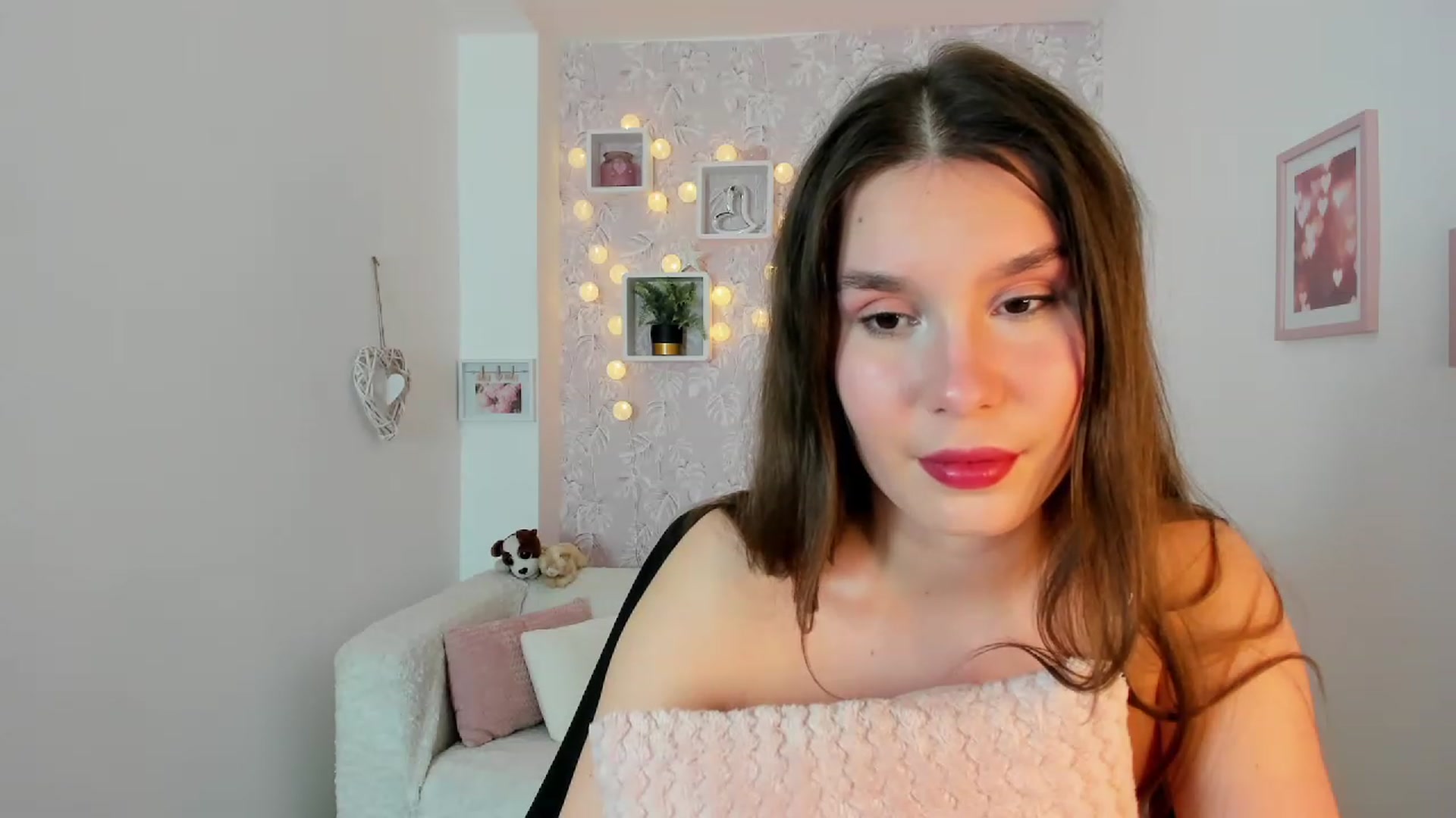 Gallery image thumbnail from KendraFerrera's myfreecams stream on, 02/15/2023, 02:52 image 19 of 20
