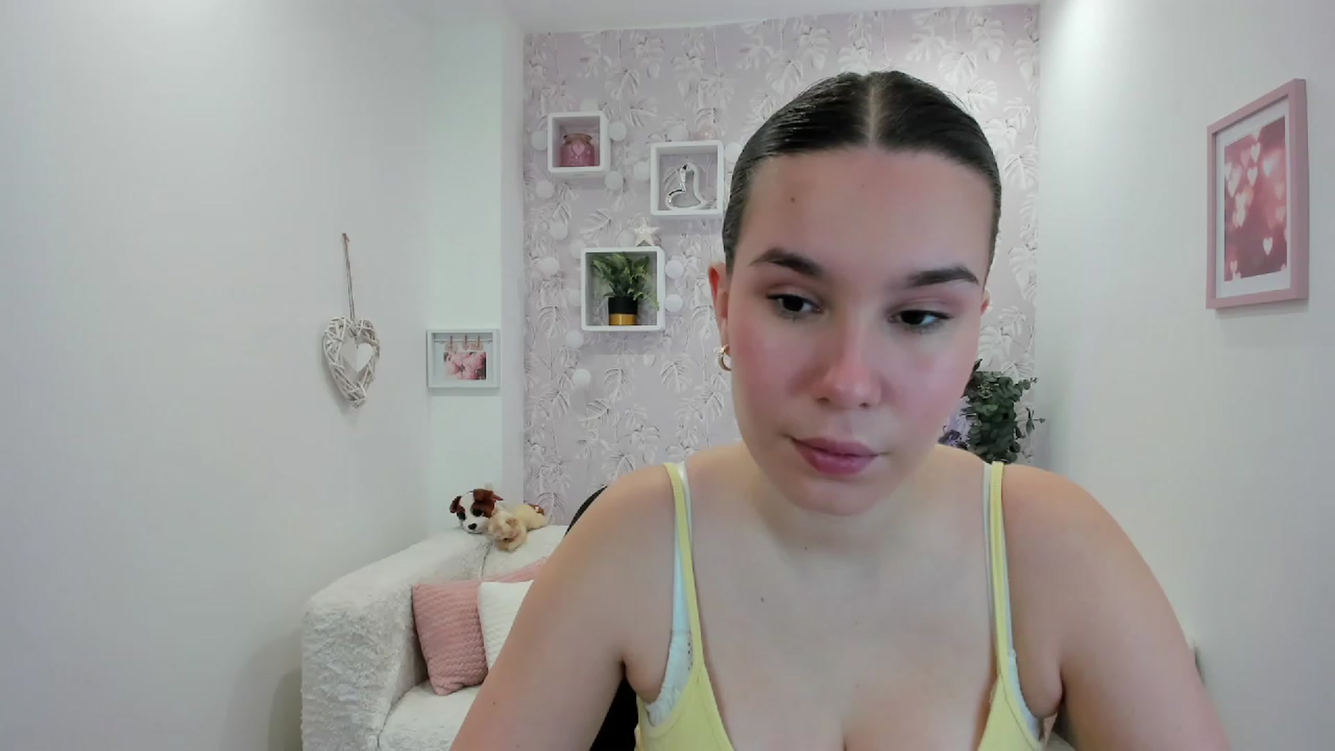 Gallery image thumbnail from KendraFerrera's myfreecams stream on, 02/20/2023, 10:31 image 13 of 20