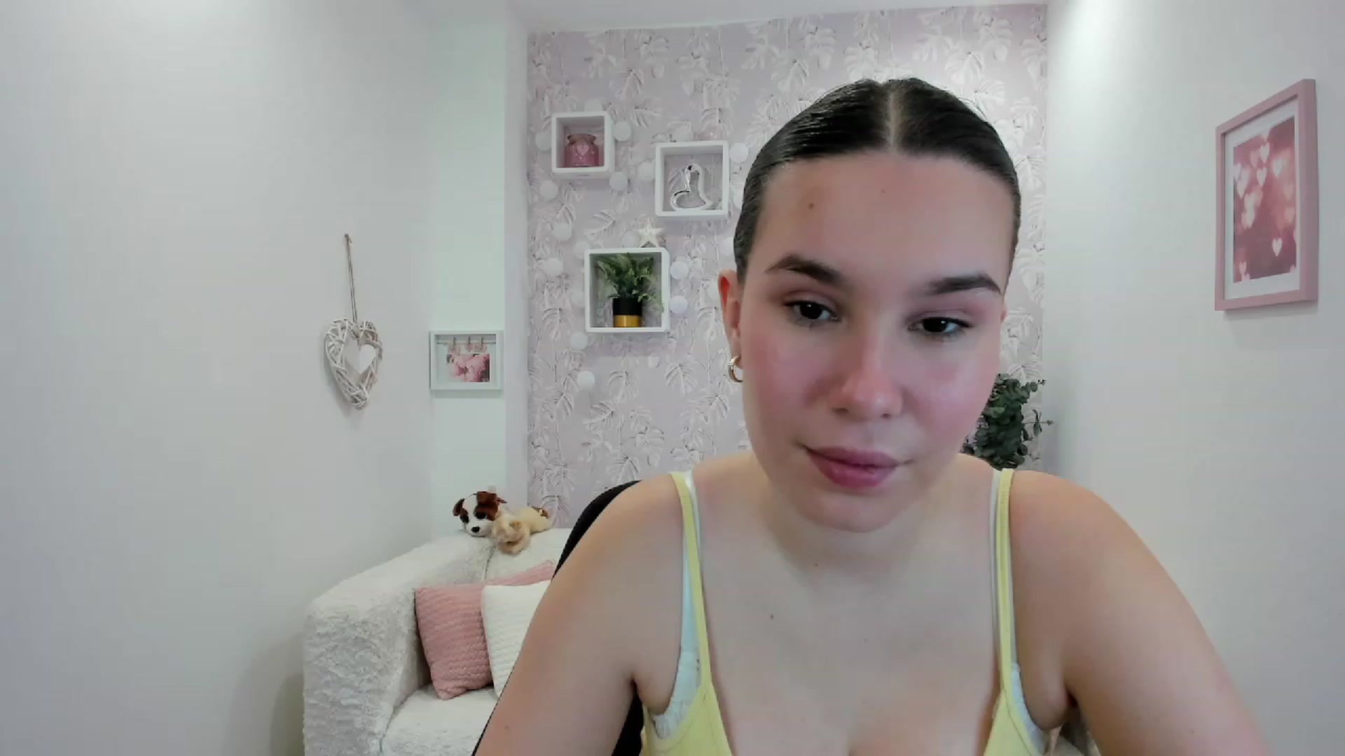 Gallery image thumbnail from KendraFerrera's myfreecams stream on, 02/20/2023, 10:31 image 16 of 20
