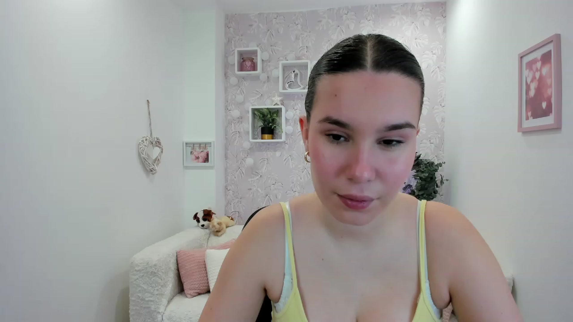 Gallery image thumbnail from KendraFerrera's myfreecams stream on, 02/20/2023, 10:31 image 14 of 20