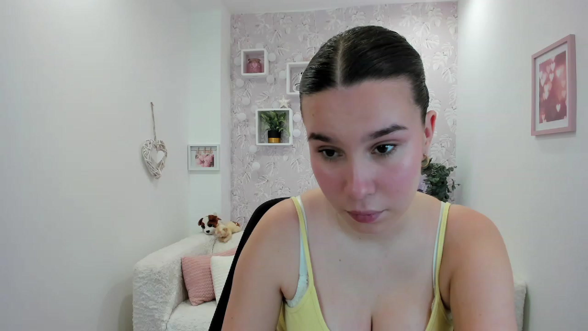 Gallery image thumbnail from KendraFerrera's myfreecams stream on, 02/20/2023, 13:41 image 20 of 20