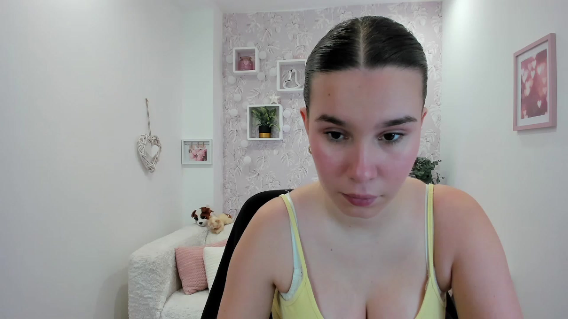 Gallery image thumbnail from KendraFerrera's myfreecams stream on, 02/20/2023, 13:41 image 18 of 20