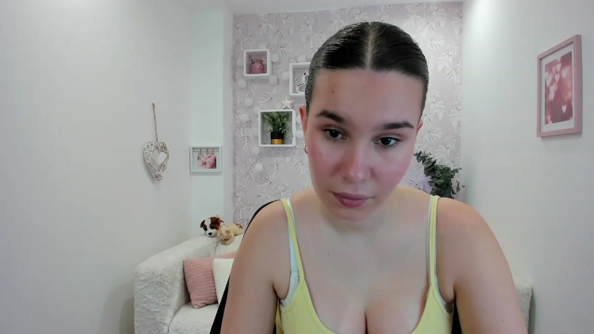 Gallery image thumbnail from KendraFerrera's myfreecams stream on, 02/20/2023, 13:41 image 19 of 20