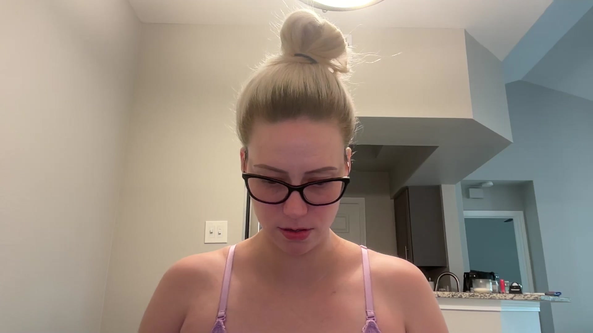 Gallery image thumbnail from KendraK_badd's myfreecams stream on, 04/15/2025, 13:52 image 13 of 20
