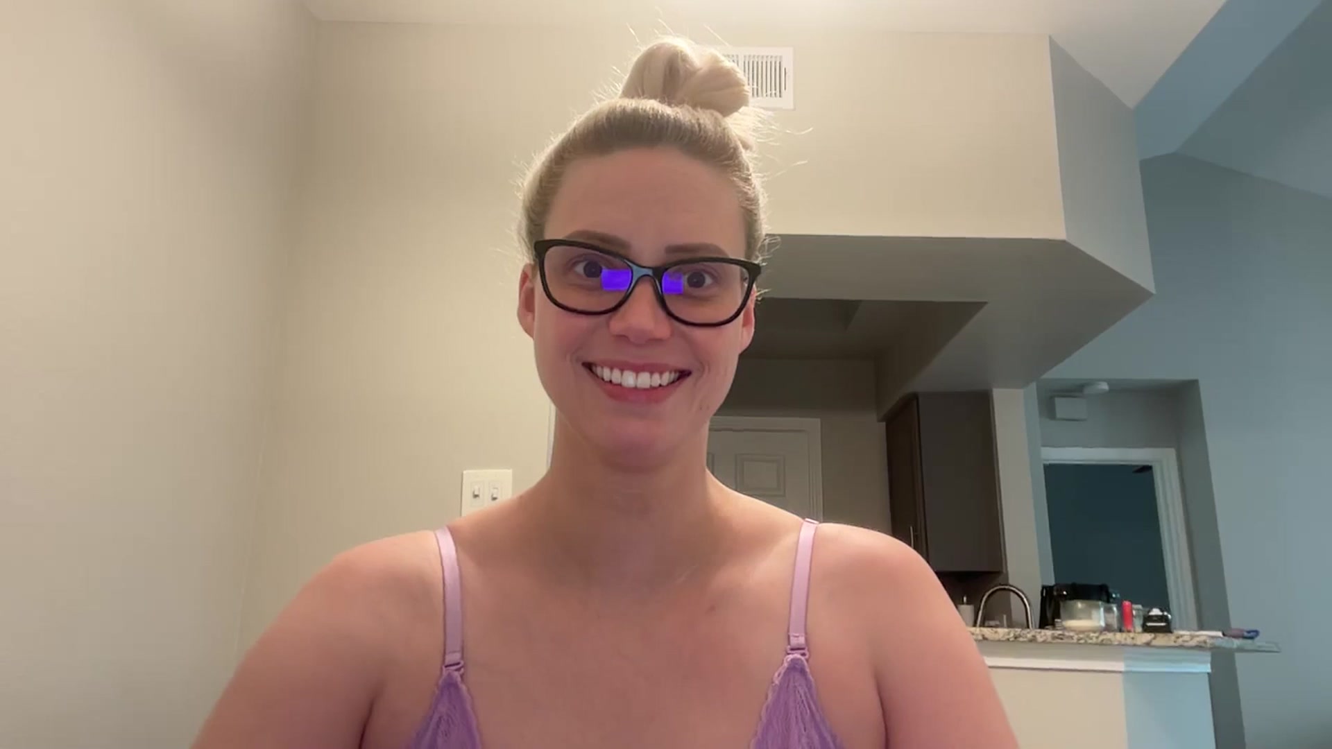 Gallery image thumbnail from KendraK_badd's myfreecams stream on, 04/15/2025, 13:52 image 9 of 20