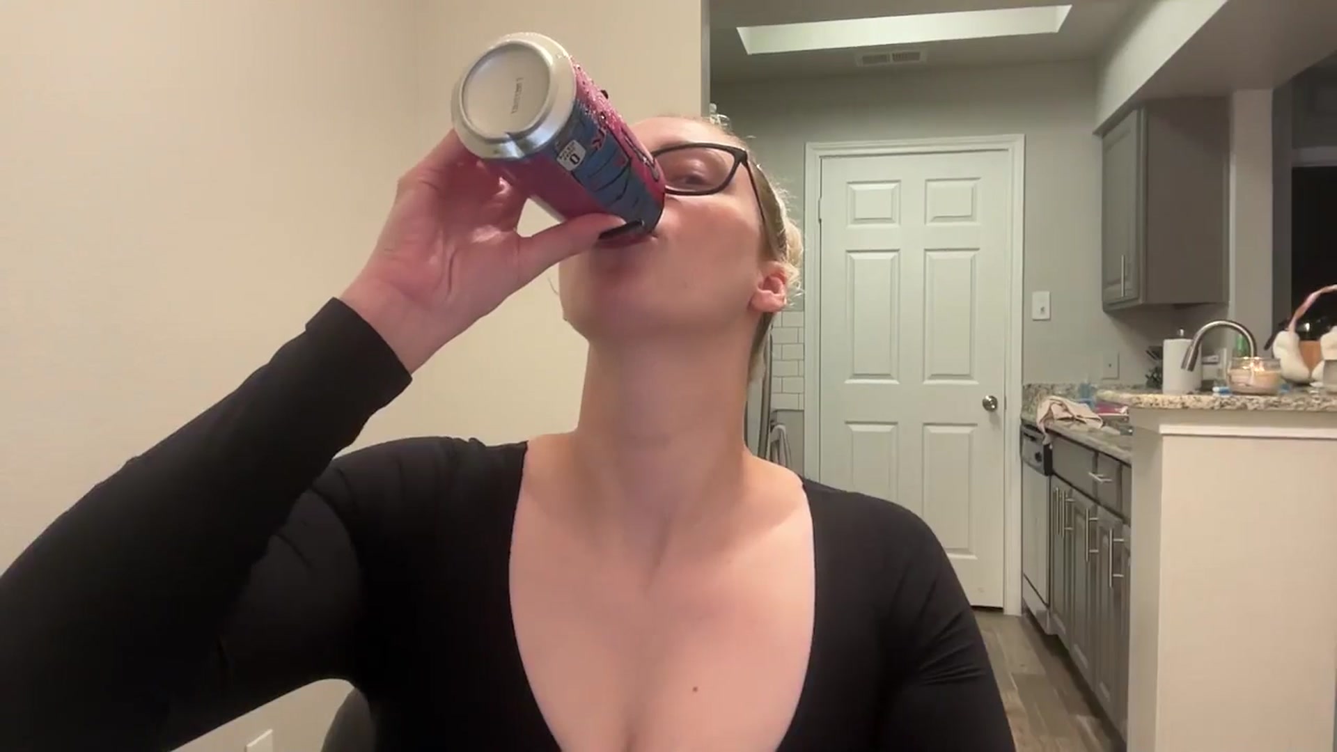 Gallery image thumbnail from KendraK_badd's myfreecams stream on, 04/21/2025, 15:56 image 4 of 20